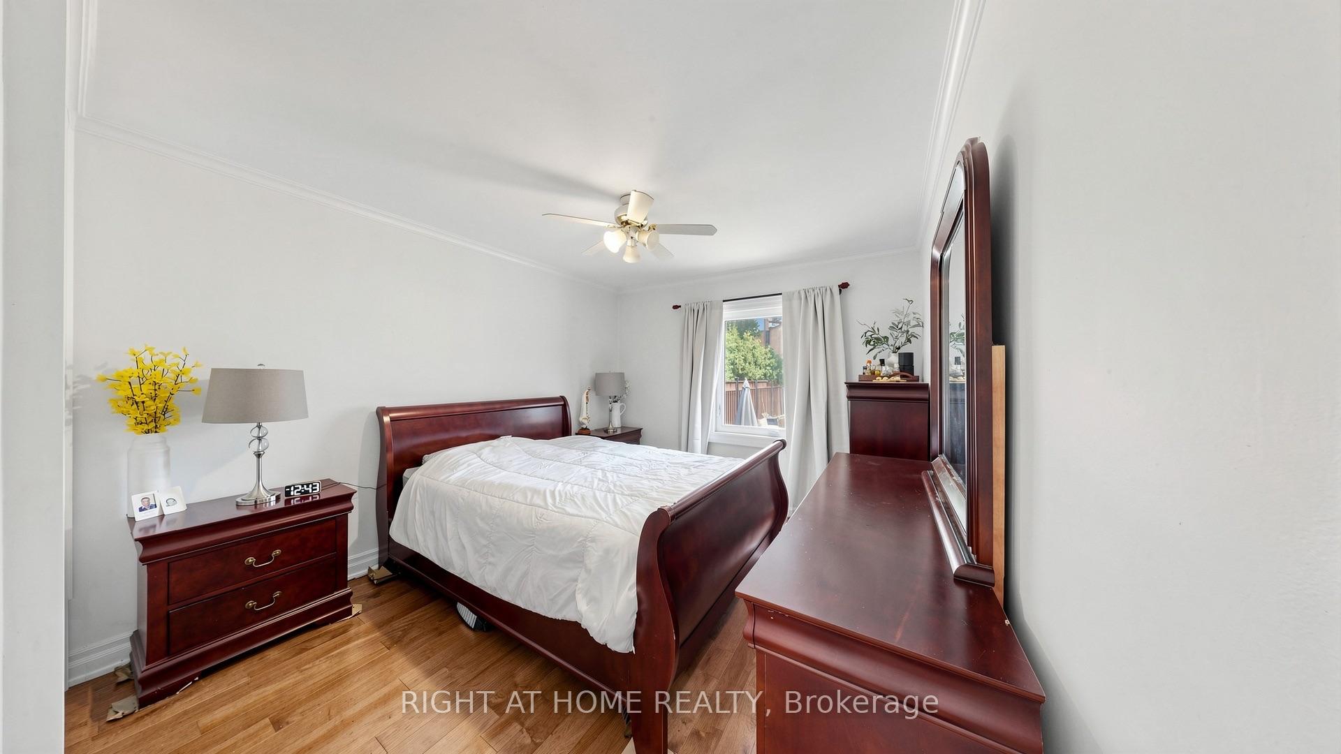 Photo 18 of 87 Riverdale Drive, Etobicoke, Thistletown-Beaumonde Heights — HOMEH