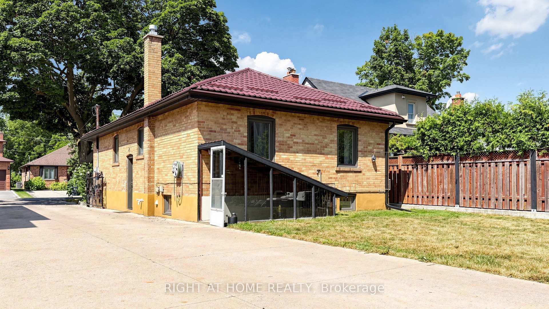 Photo 38 of 87 Riverdale Drive, Etobicoke, Thistletown-Beaumonde Heights — HOMEH