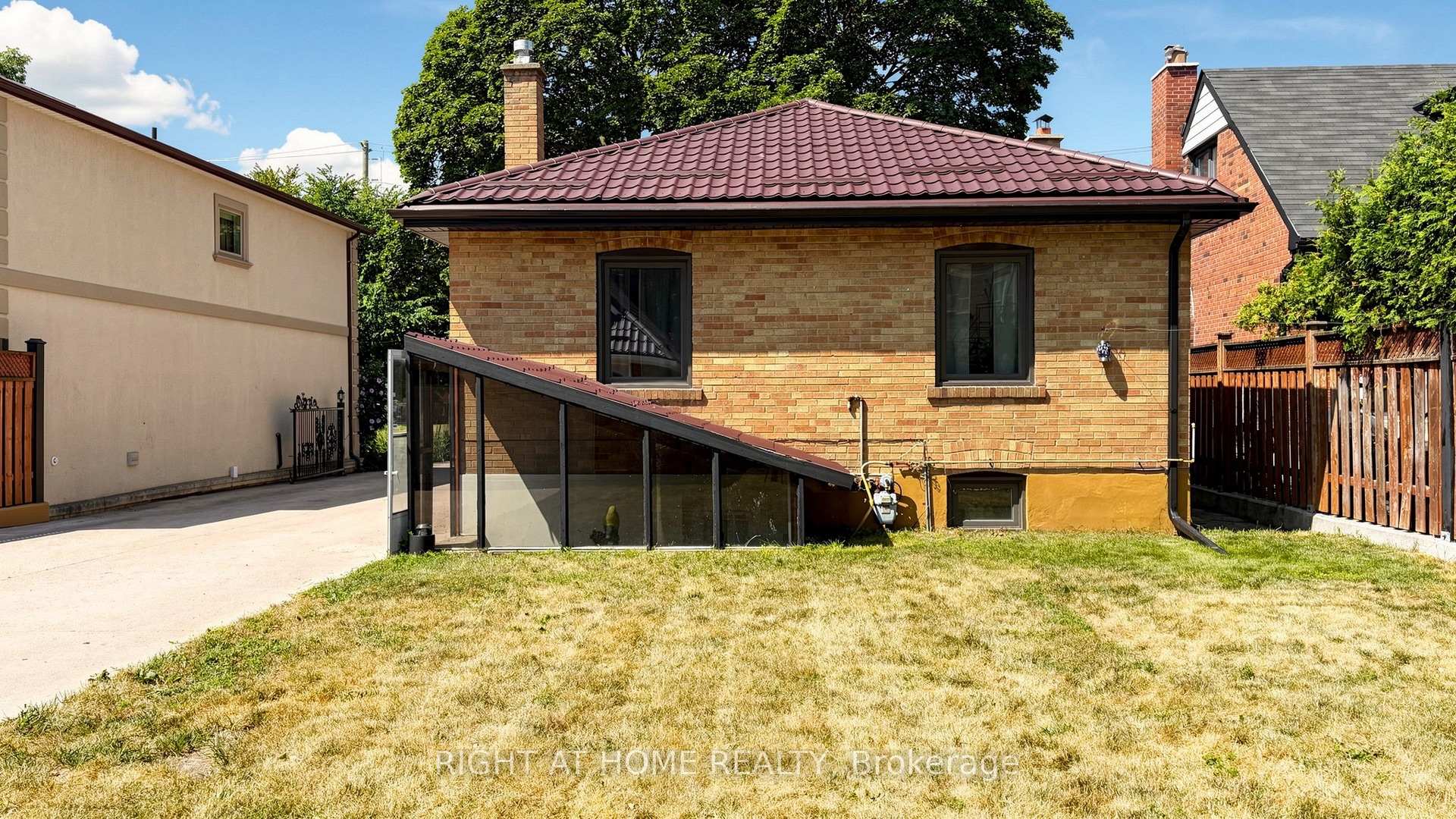 Photo 39 of 87 Riverdale Drive, Etobicoke, Thistletown-Beaumonde Heights — HOMEH