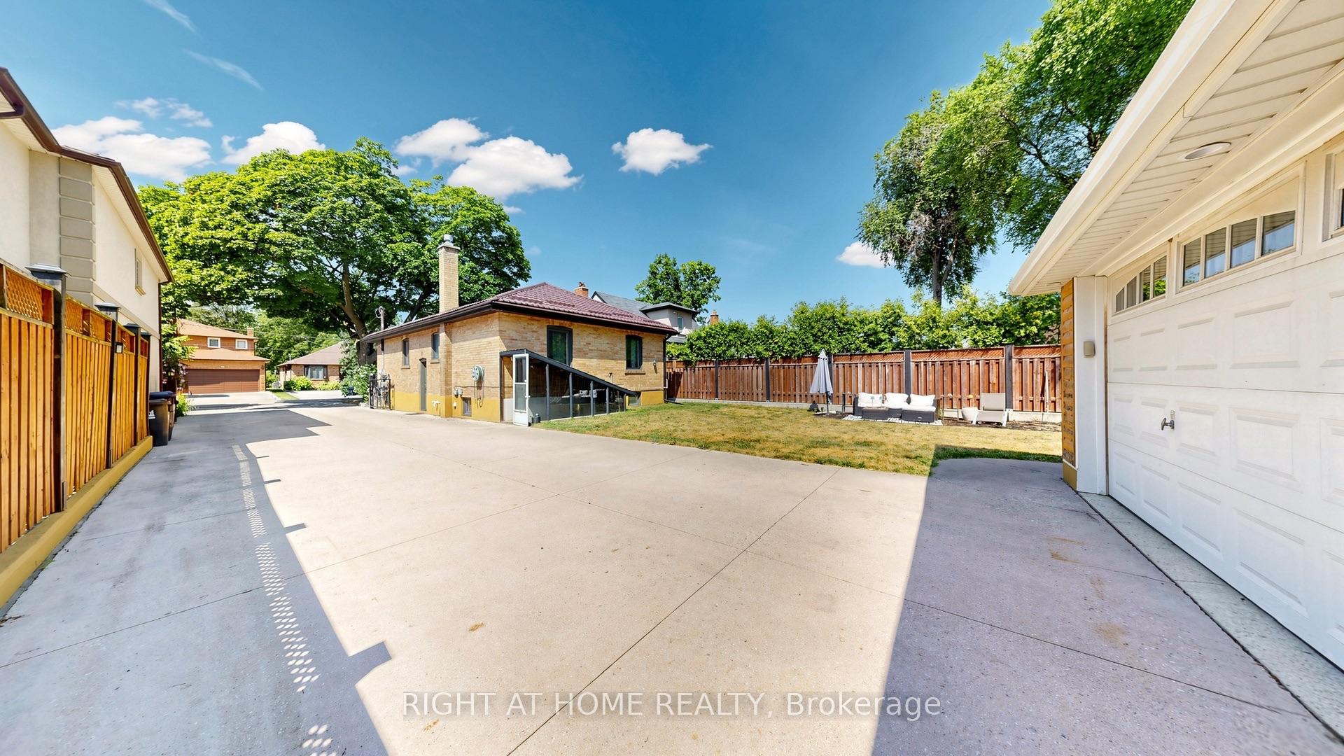 Photo 40 of 87 Riverdale Drive, Etobicoke, Thistletown-Beaumonde Heights — HOMEH
