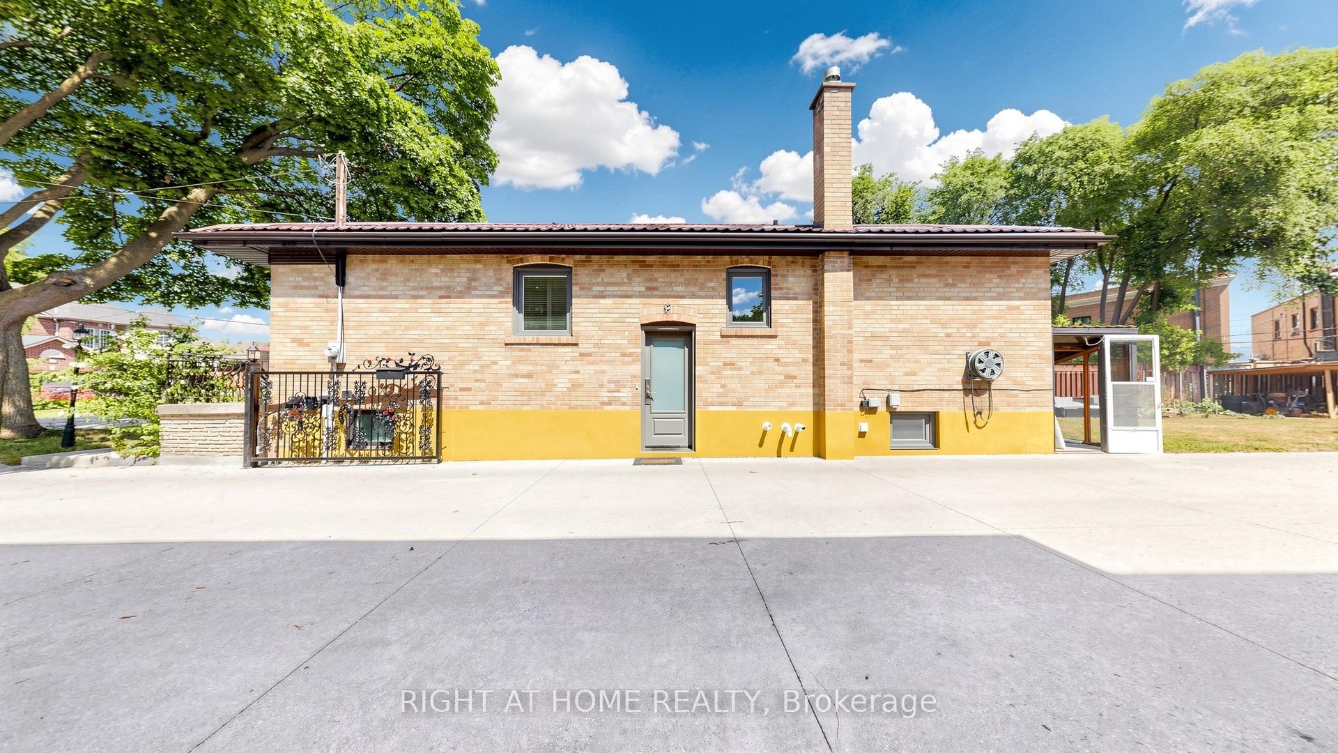 Photo 41 of 87 Riverdale Drive, Etobicoke, Thistletown-Beaumonde Heights — HOMEH