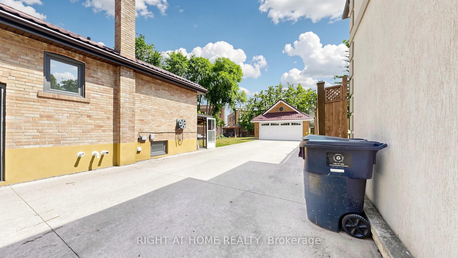 Photo 42 of 87 Riverdale Drive, Etobicoke, Thistletown-Beaumonde Heights — HOMEH