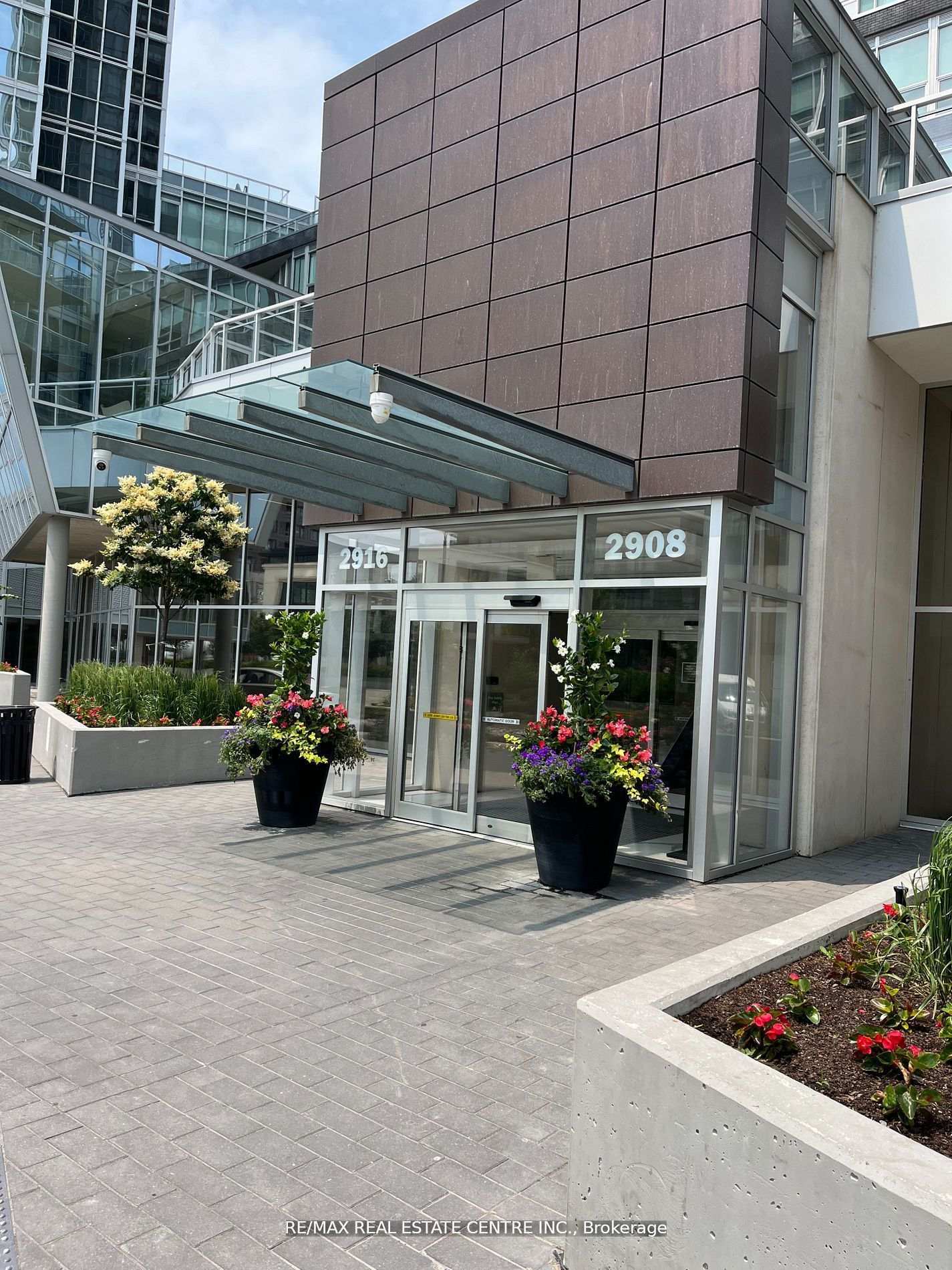Front of Unit 512W, 2916 Hwy7 Road