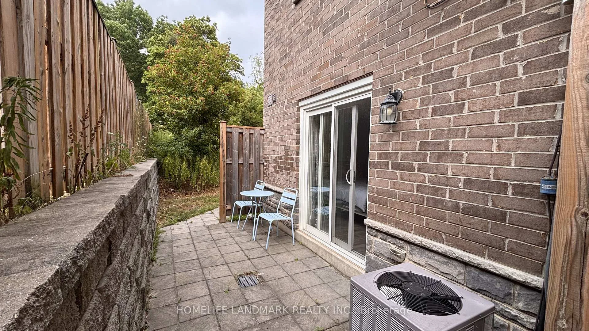 Photo 4 of 122 Courtland Avenue E, Waterloo — HOMEH