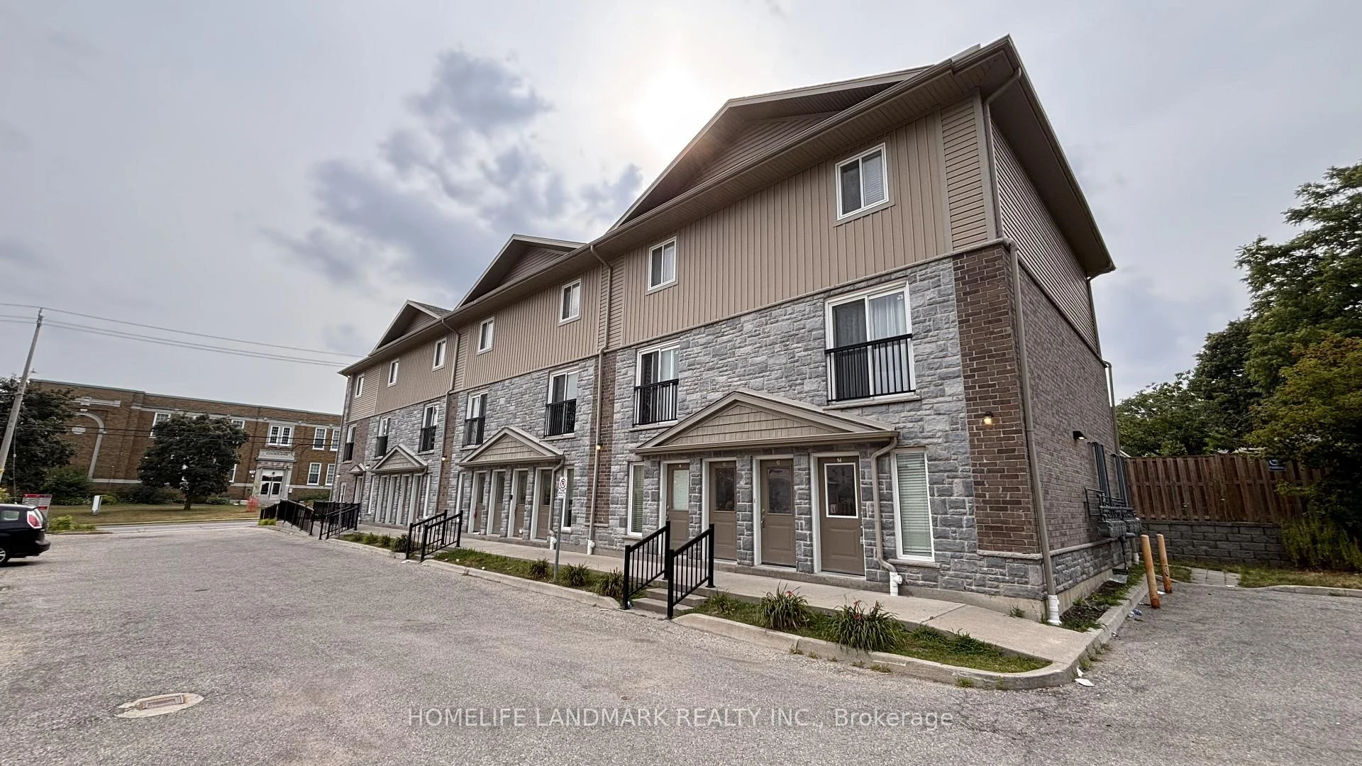 Photo 6 of 122 Courtland Avenue E, Waterloo — HOMEH