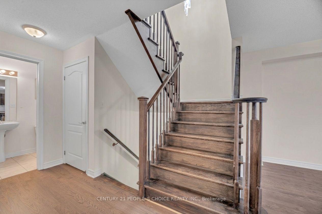 Photo 12 of 48 Colonel Lyall Street, St. Catharines, Secord Woods — HOMEH