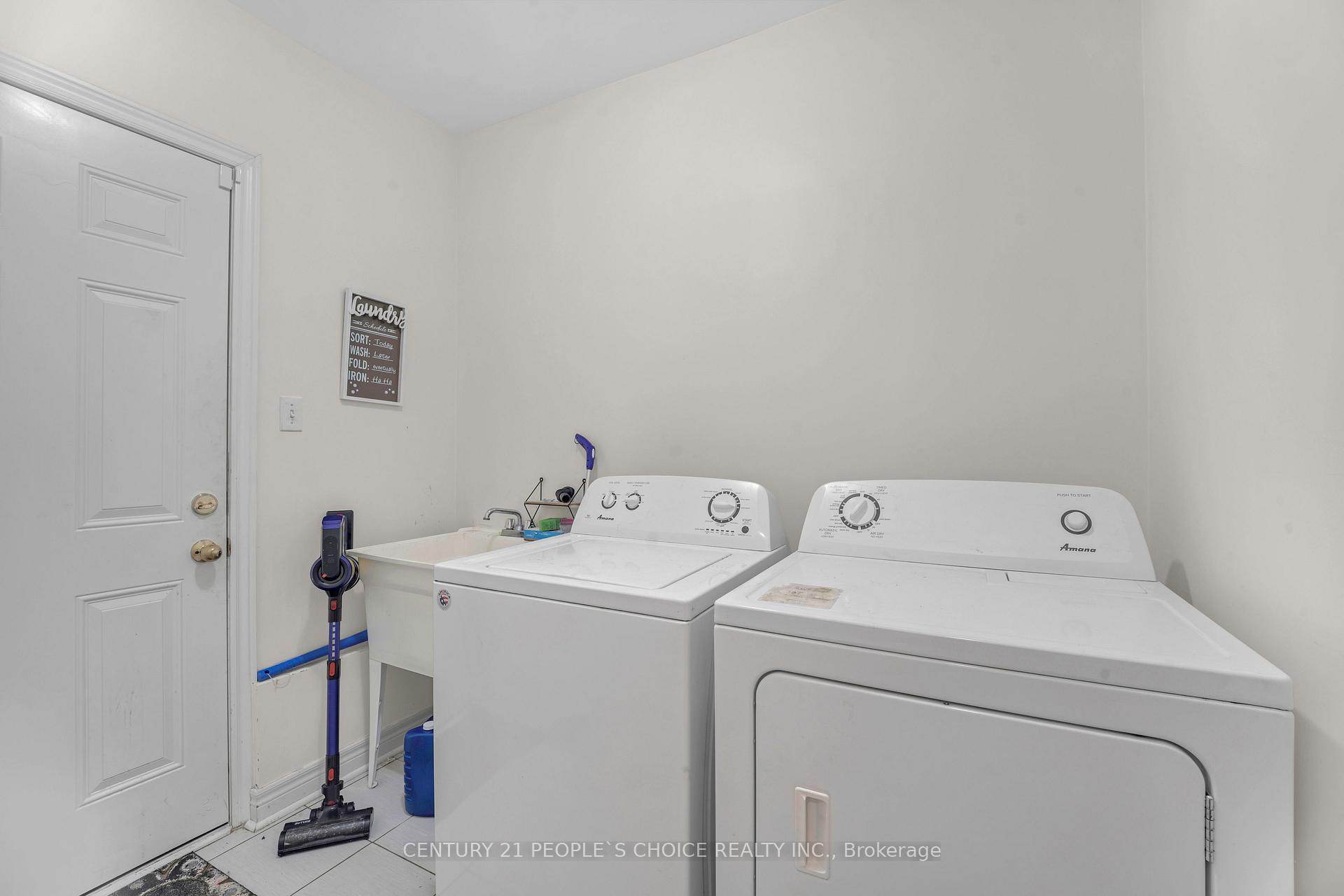 Photo 17 of 48 Colonel Lyall Street, St. Catharines, Secord Woods — HOMEH