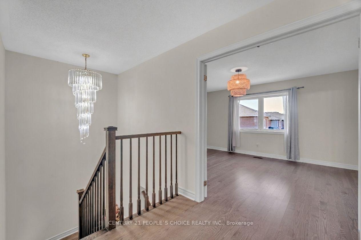 Photo 18 of 48 Colonel Lyall Street, St. Catharines, Secord Woods — HOMEH