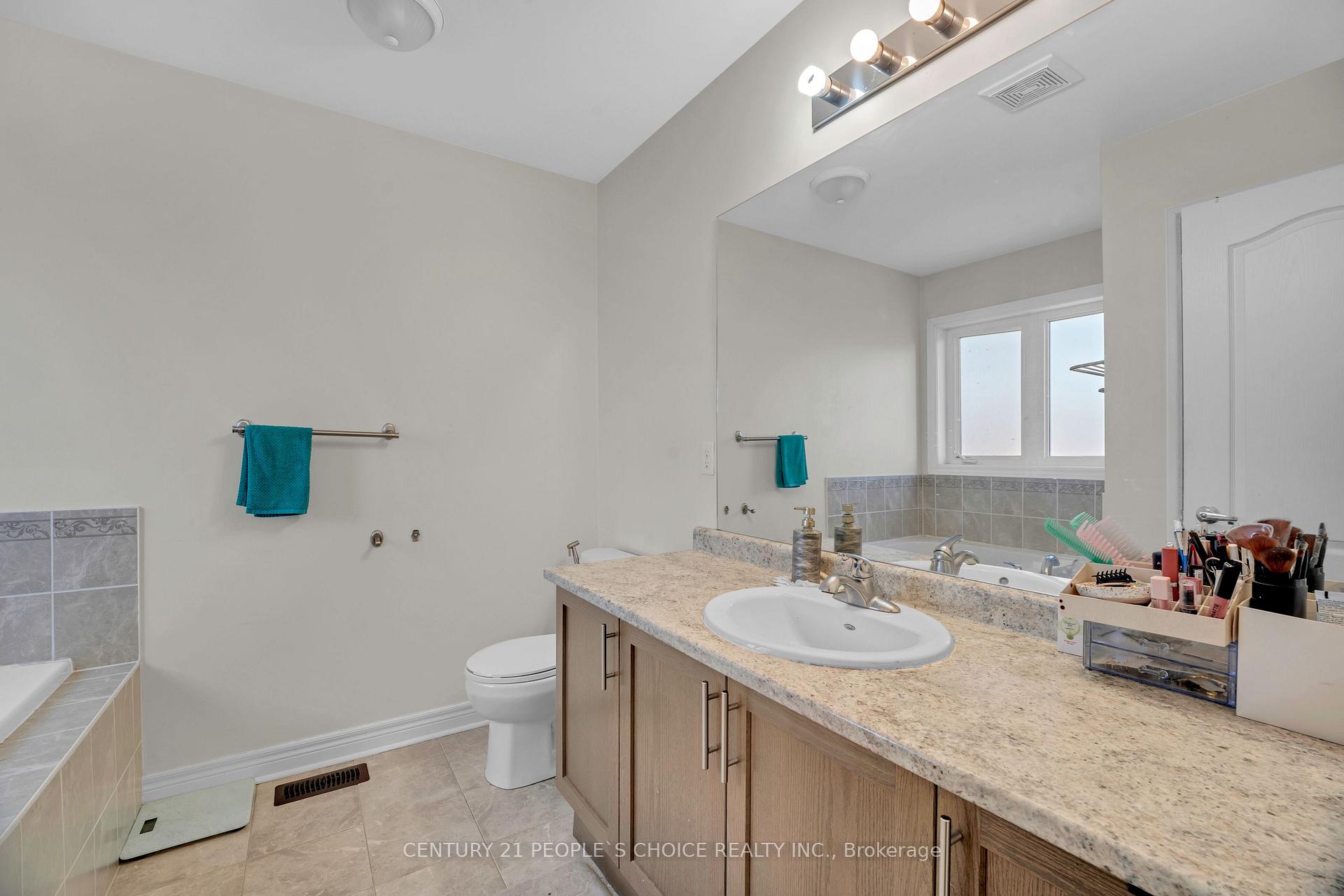 Photo 22 of 48 Colonel Lyall Street, St. Catharines, Secord Woods — HOMEH
