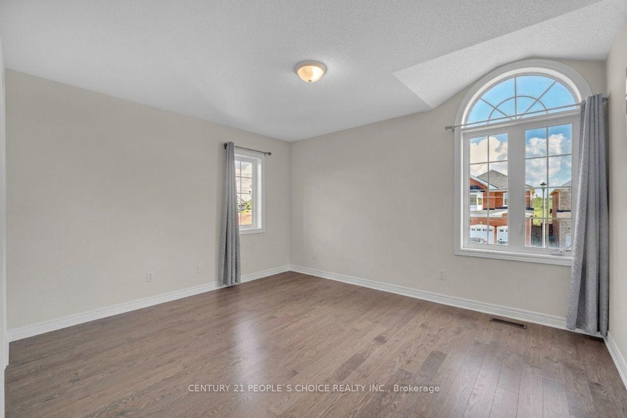 Photo 26 of 48 Colonel Lyall Street, St. Catharines, Secord Woods — HOMEH