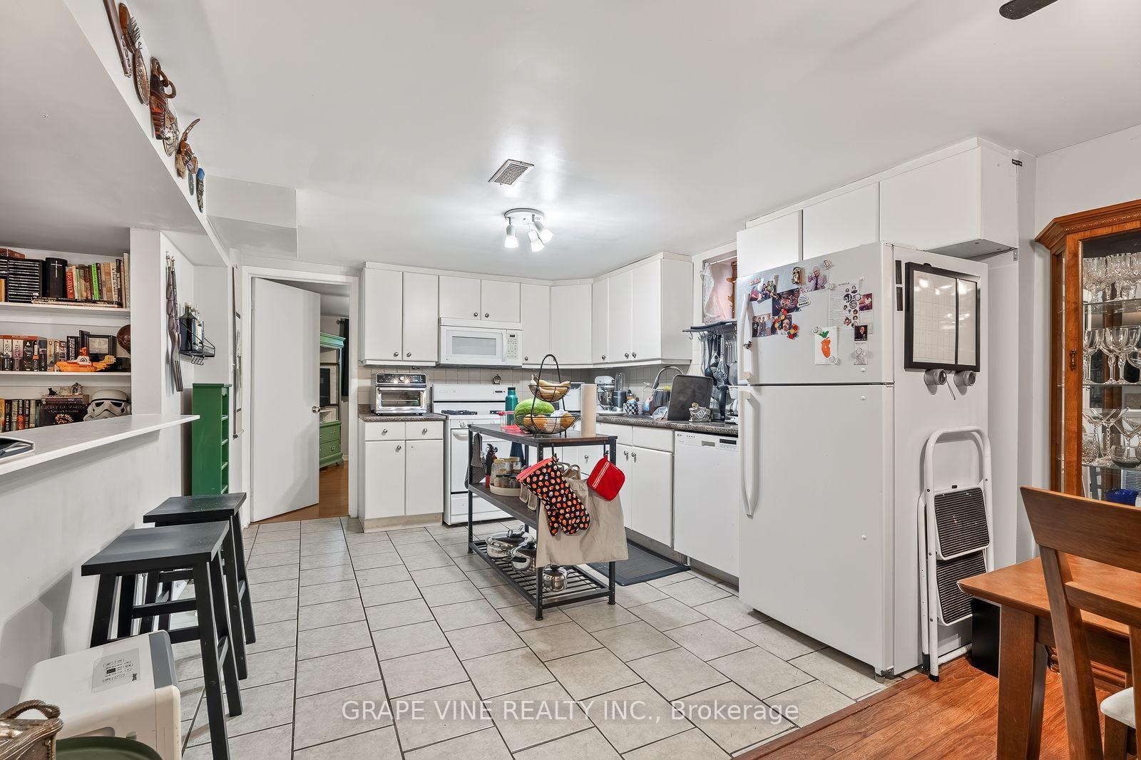 Photo 19 of 898 Watson Avenue, Ottawa, Fairfield Heights — HOMEH