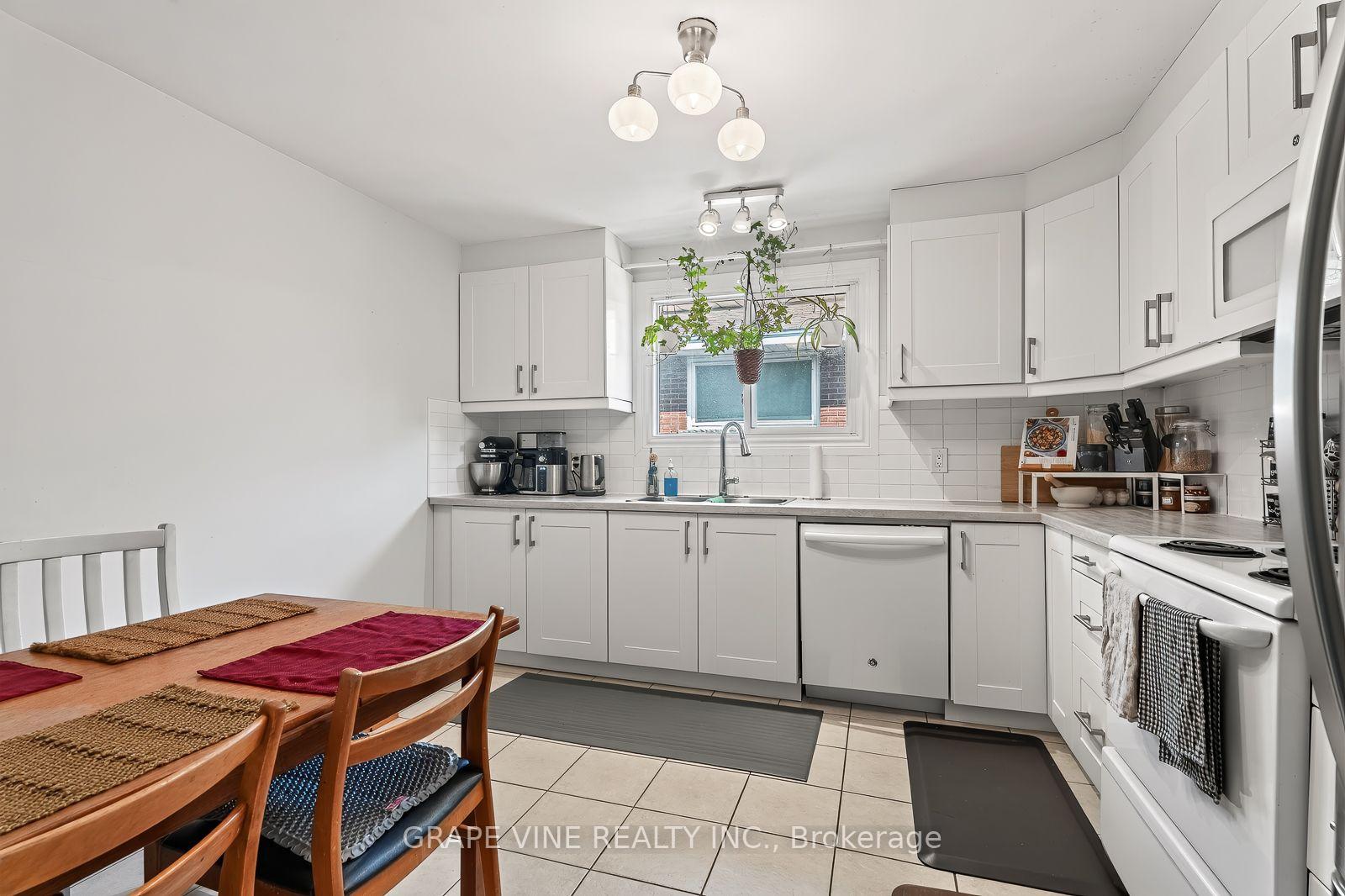 Photo 30 of 898 Watson Avenue, Ottawa, Fairfield Heights — HOMEH