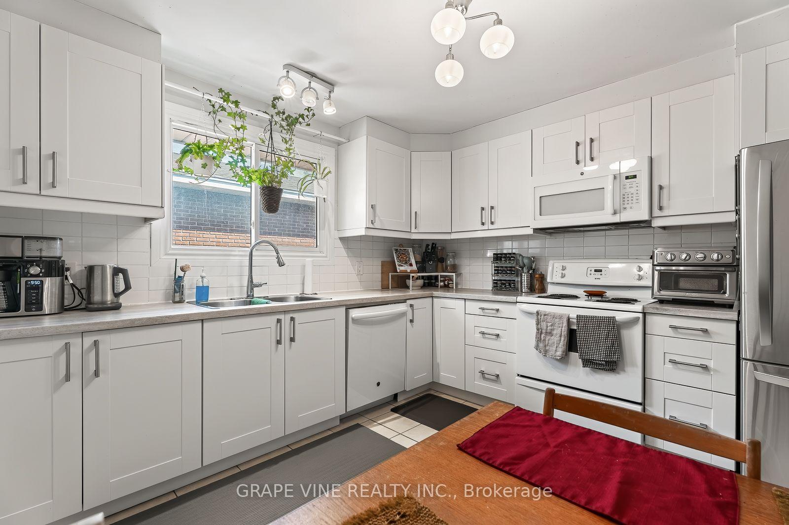 Photo 31 of 898 Watson Avenue, Ottawa, Fairfield Heights — HOMEH