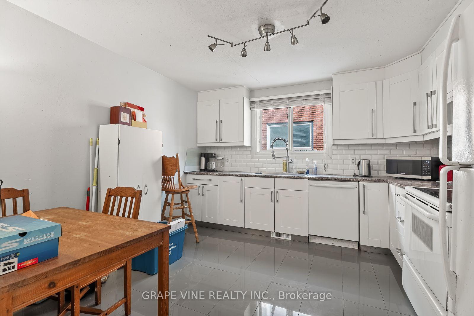 Photo 41 of 898 Watson Avenue, Ottawa, Fairfield Heights — HOMEH