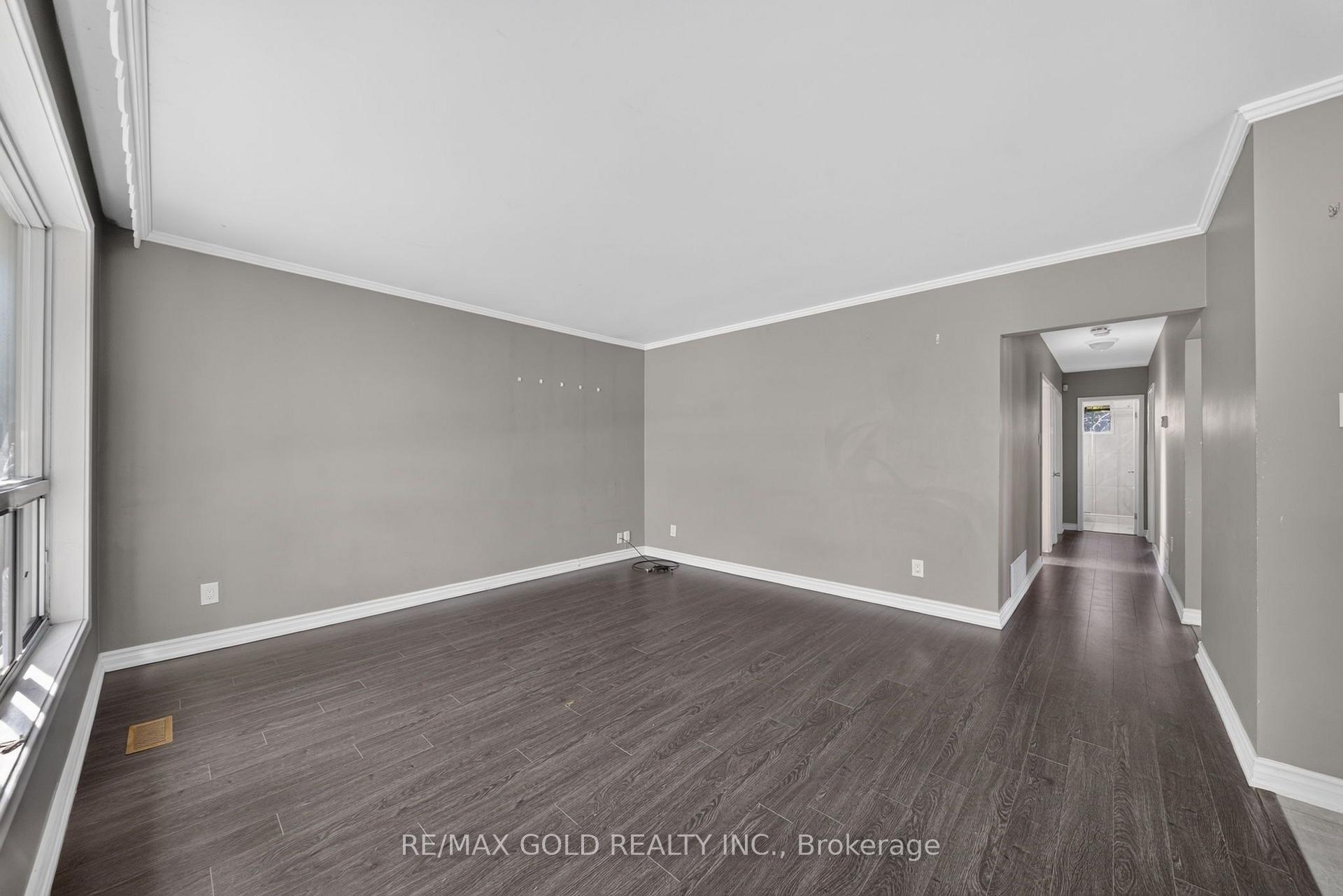 Photo 4 of Unit Upper, 204 Taysham Crescent, Etobicoke, Thistletown-Beaumonde Heights — HOMEH