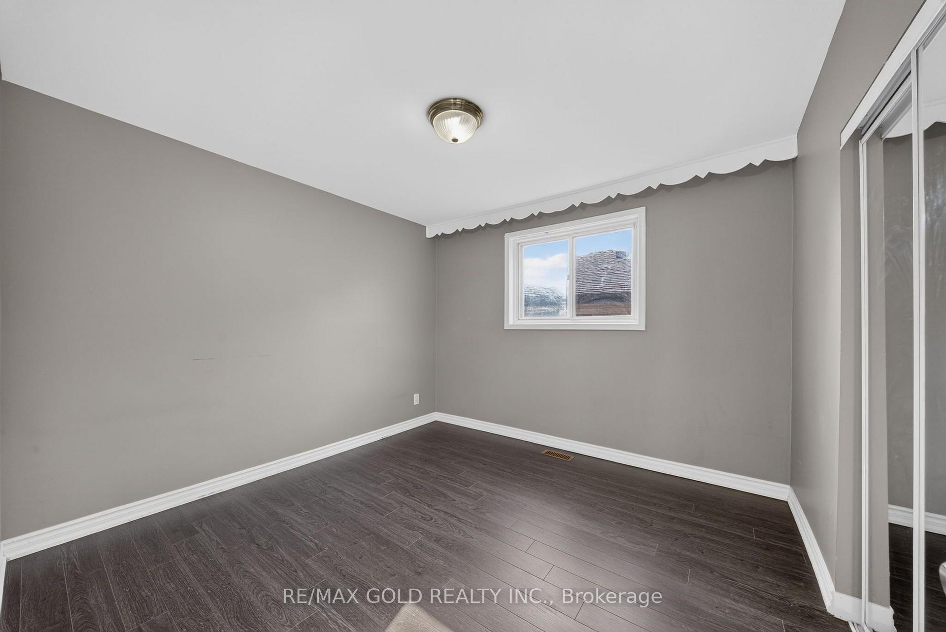Photo 8 of Unit Upper, 204 Taysham Crescent, Etobicoke, Thistletown-Beaumonde Heights — HOMEH