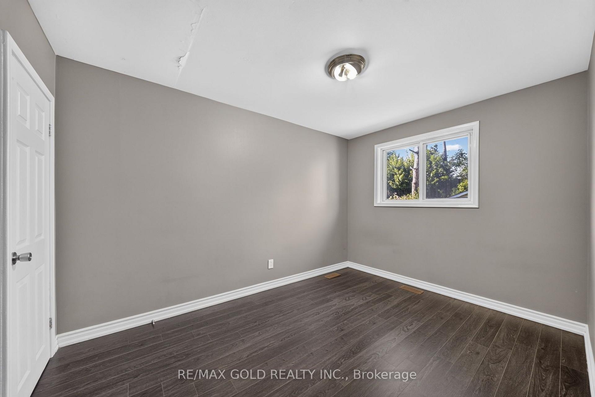 Photo 9 of Unit Upper, 204 Taysham Crescent, Etobicoke, Thistletown-Beaumonde Heights — HOMEH