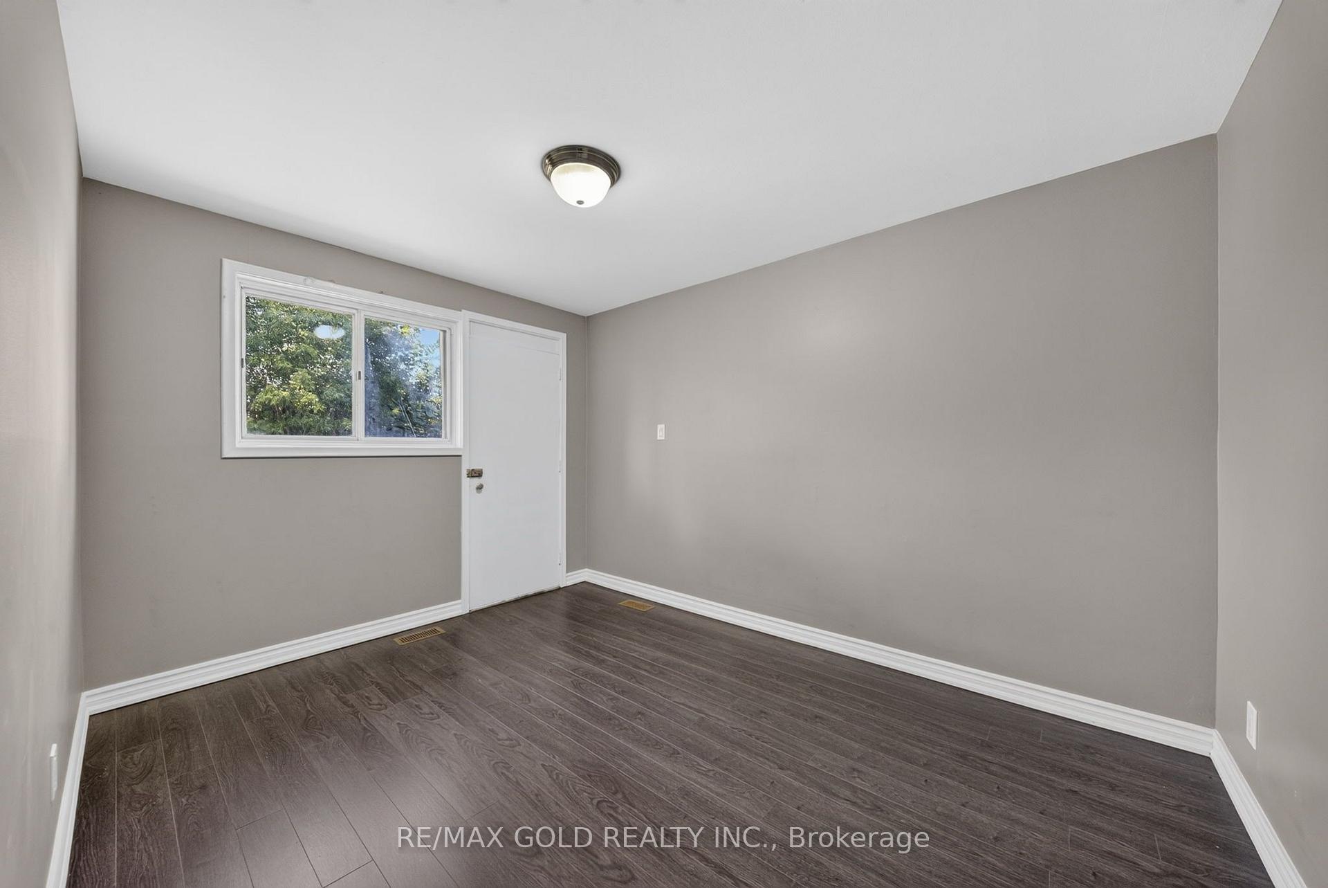 Photo 10 of Unit Upper, 204 Taysham Crescent, Etobicoke, Thistletown-Beaumonde Heights — HOMEH