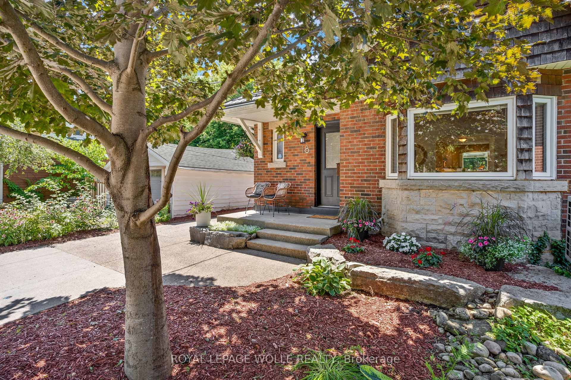 Photo 1 of 18 West River Street, Brant, Paris — HOMEH