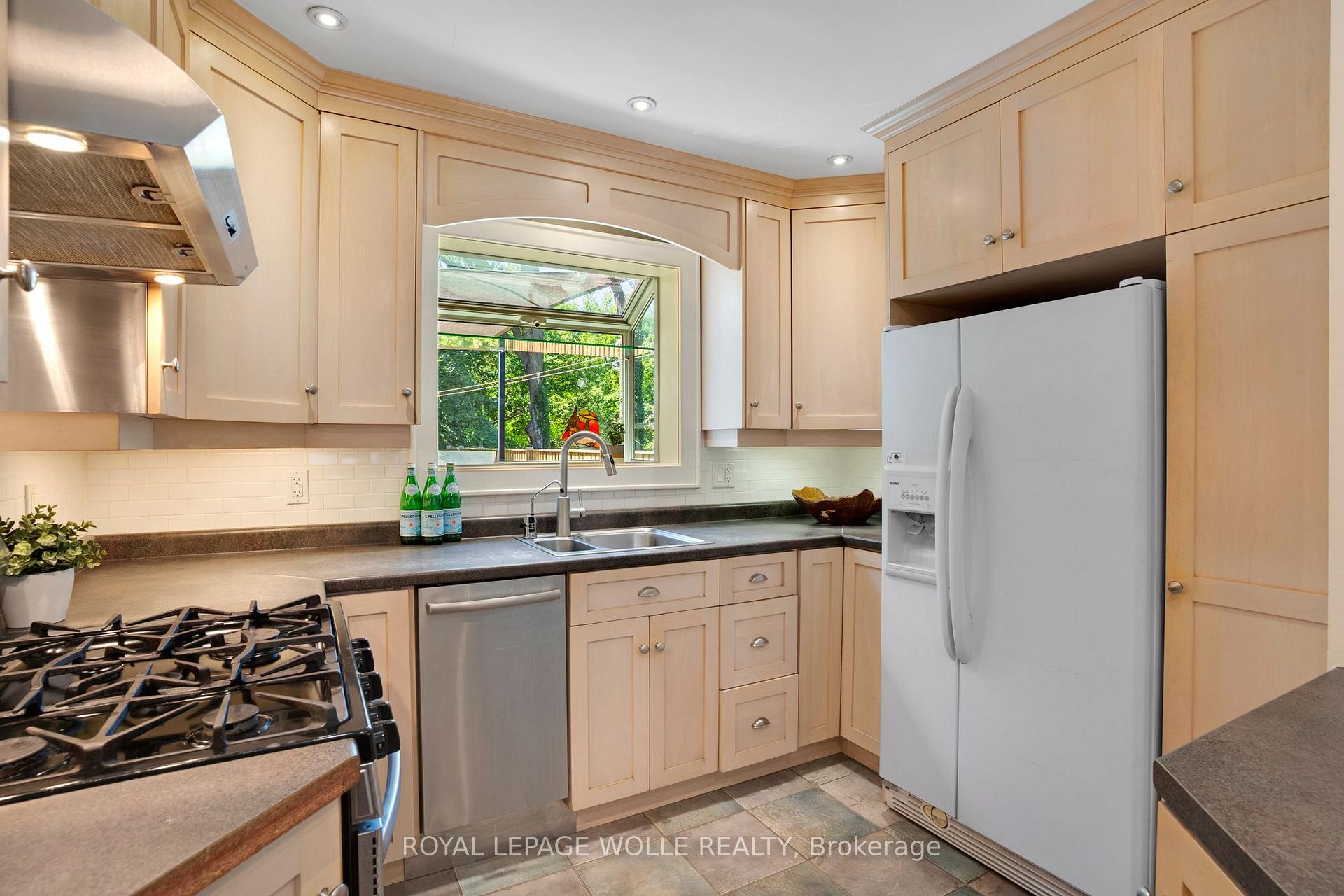 Photo 15 of 18 West River Street, Brant, Paris — HOMEH