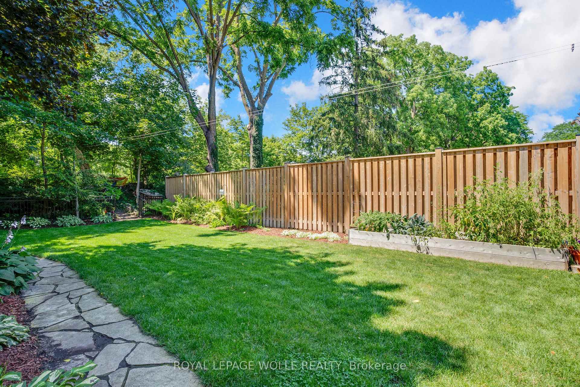Photo 38 of 18 West River Street, Brant, Paris — HOMEH