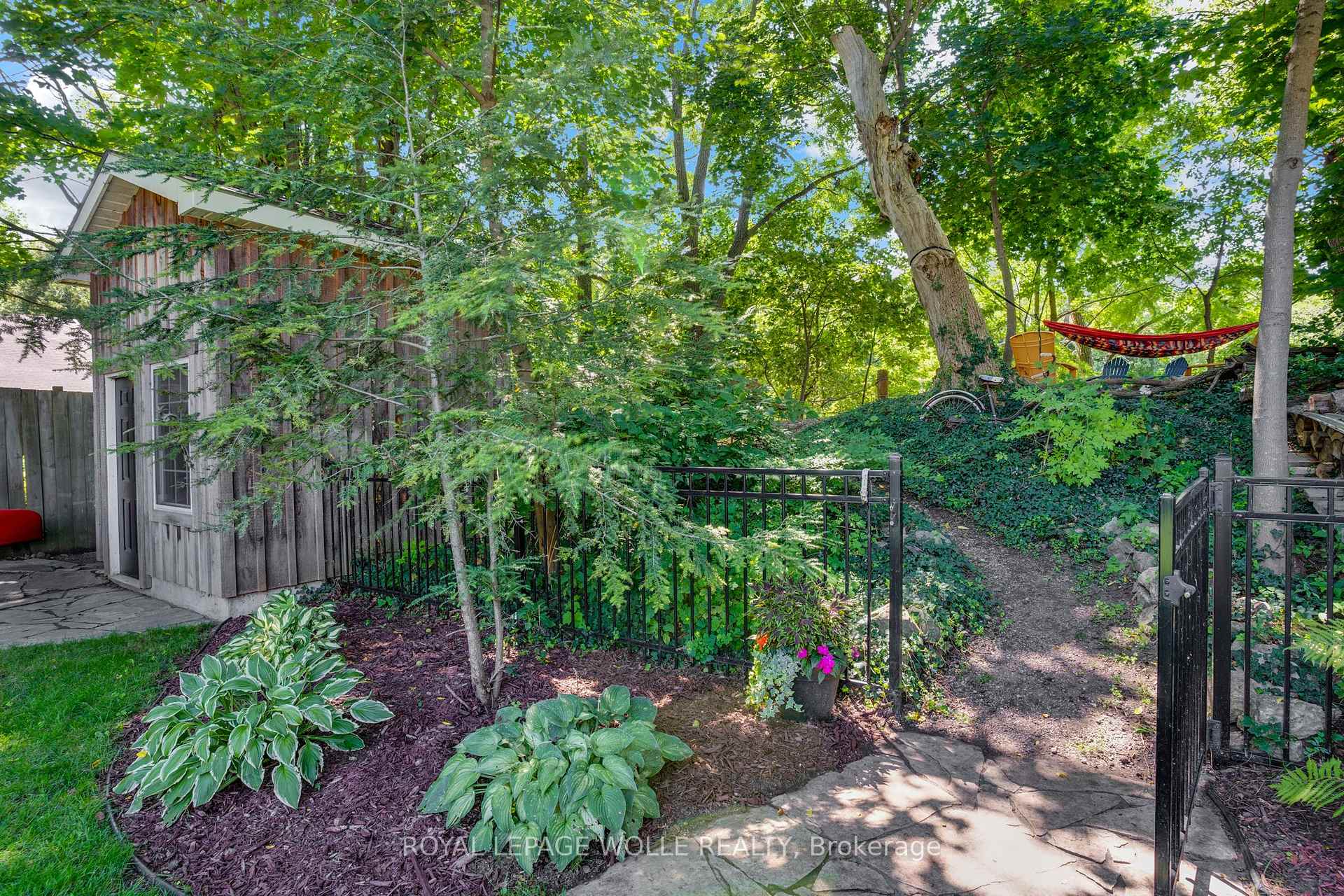 Photo 43 of 18 West River Street, Brant, Paris — HOMEH
