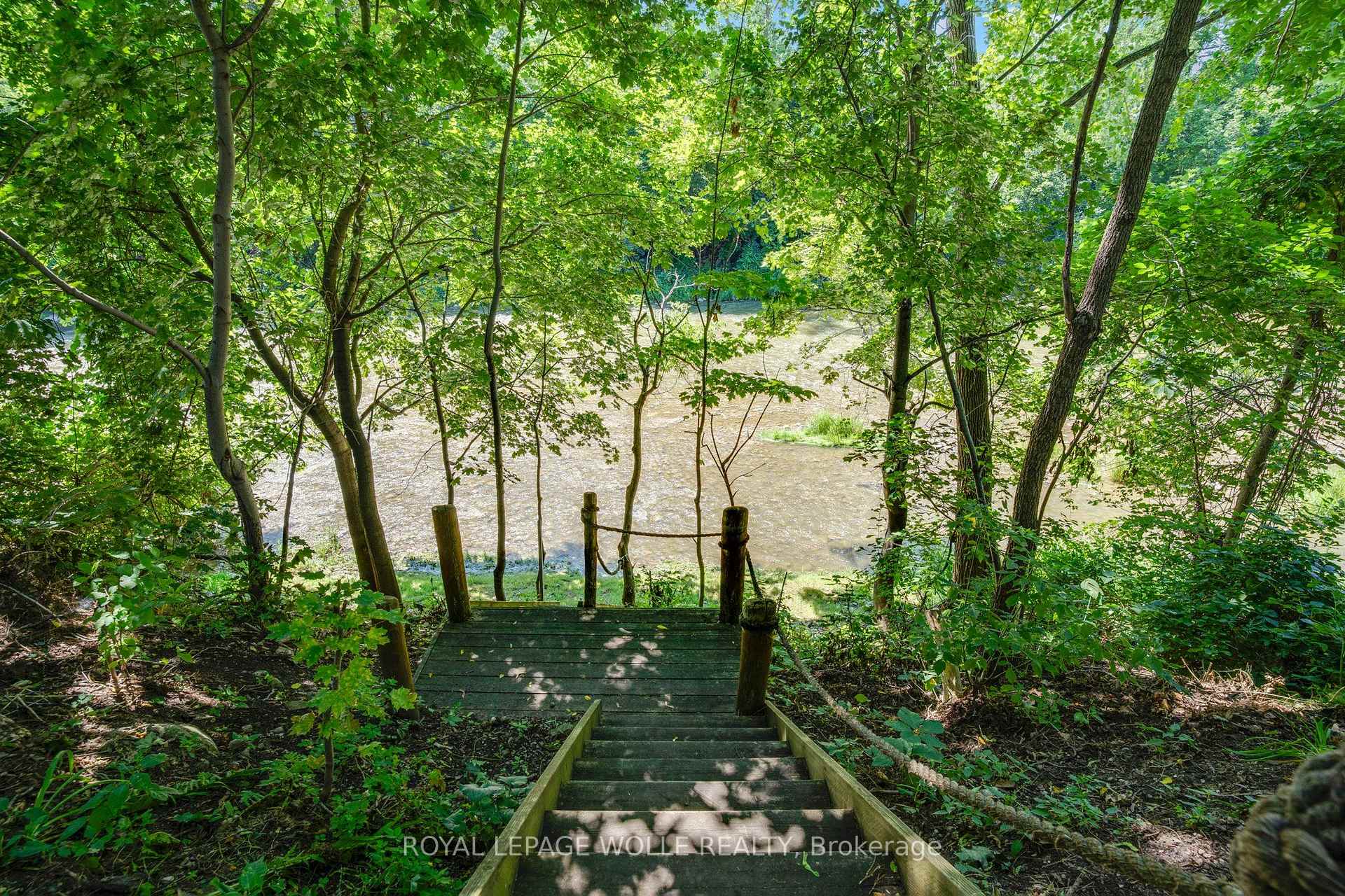 Photo 4 of 18 West River Street, Brant, Paris — HOMEH