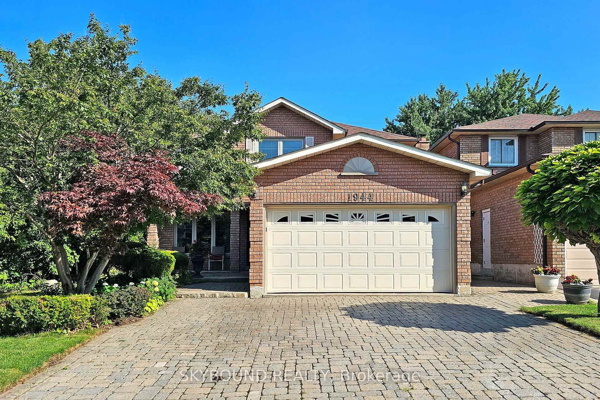 Photo 2 of 1944 Aldermead Road, Mississauga, Central Erin Mills — HOMEH