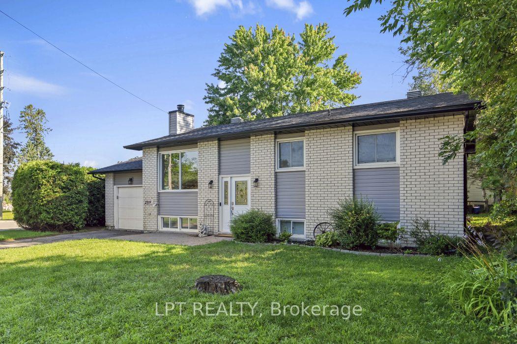 Front of 209 Bridge Street N
