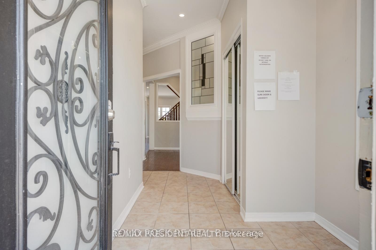 Photo 3 of 15 Roundstone Drive, Brampton, Credit Valley — HOMEH