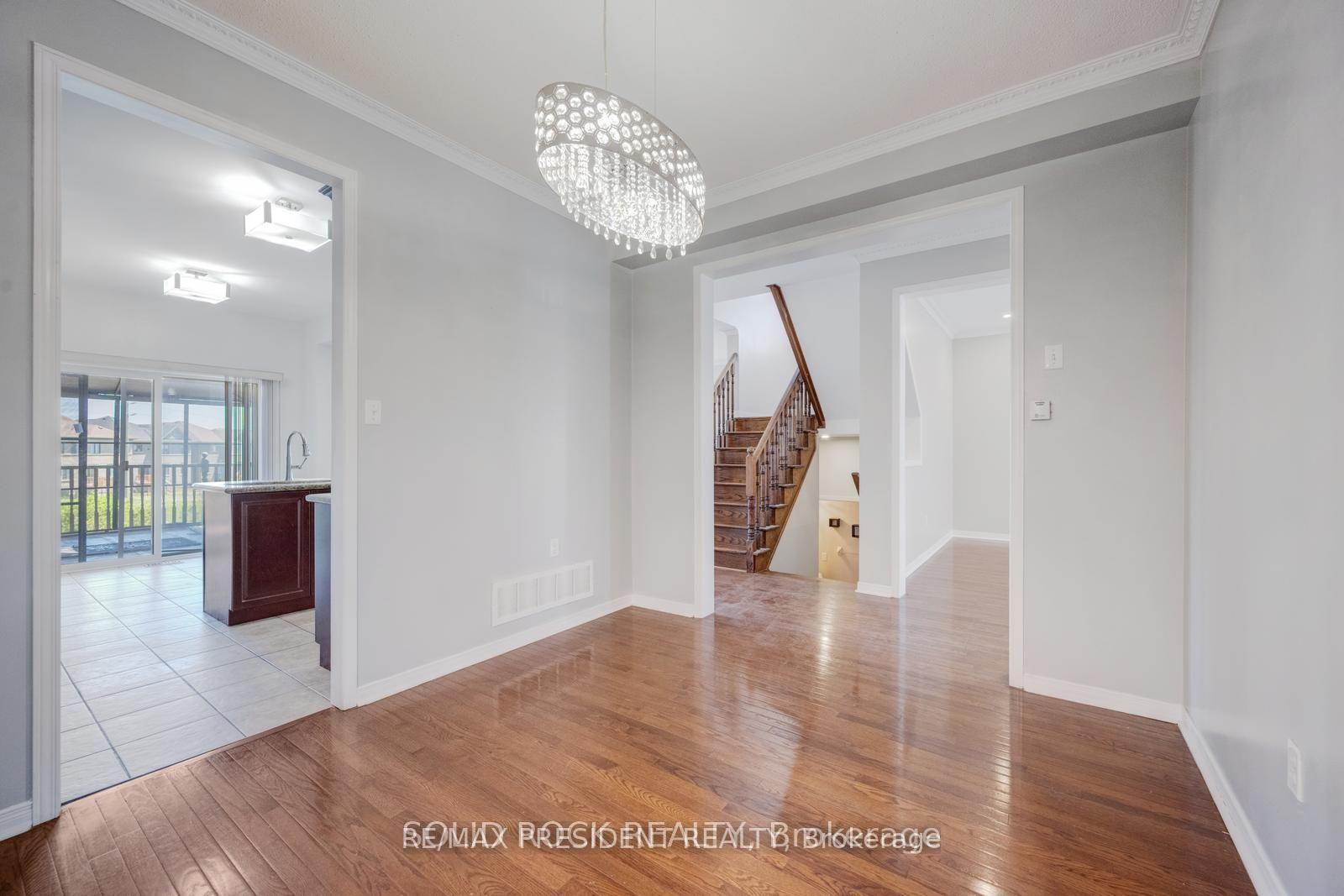 Photo 5 of 15 Roundstone Drive, Brampton, Credit Valley — HOMEH