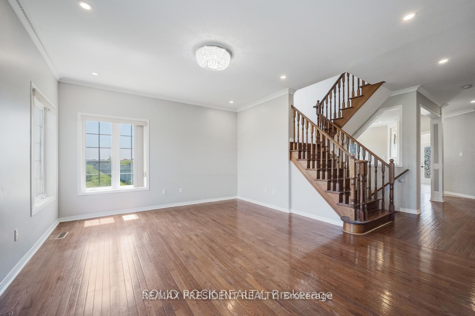 Photo 6 of 15 Roundstone Drive, Brampton, Credit Valley — HOMEH