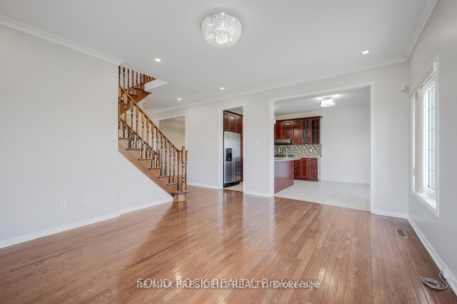 Photo 7 of 15 Roundstone Drive, Brampton, Credit Valley — HOMEH