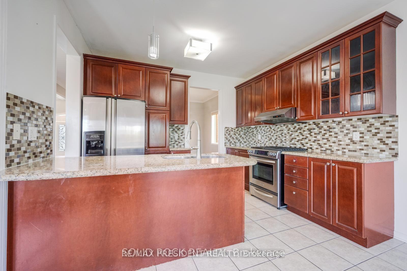Photo 10 of 15 Roundstone Drive, Brampton, Credit Valley — HOMEH