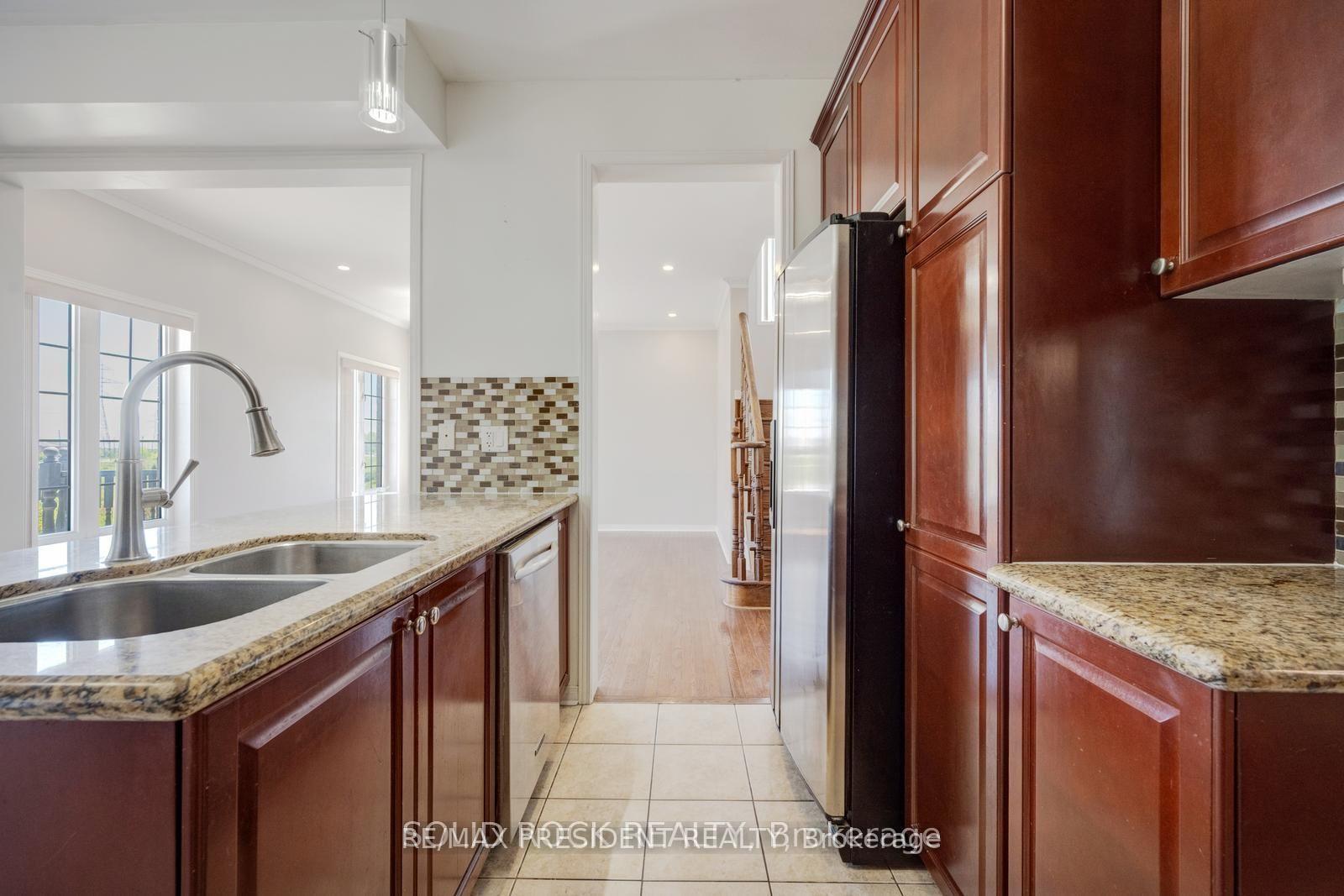 Photo 12 of 15 Roundstone Drive, Brampton, Credit Valley — HOMEH