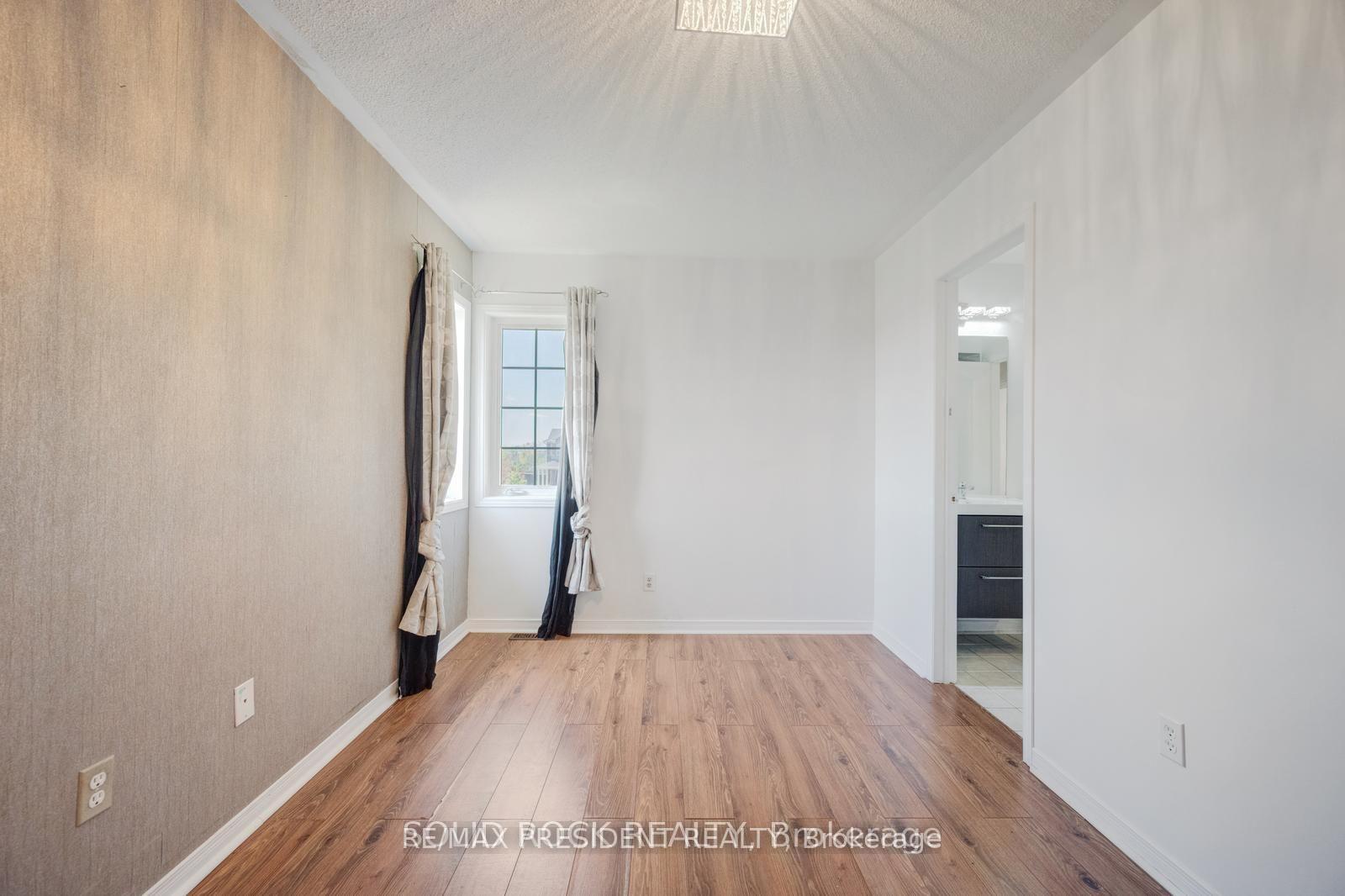 Photo 18 of 15 Roundstone Drive, Brampton, Credit Valley — HOMEH