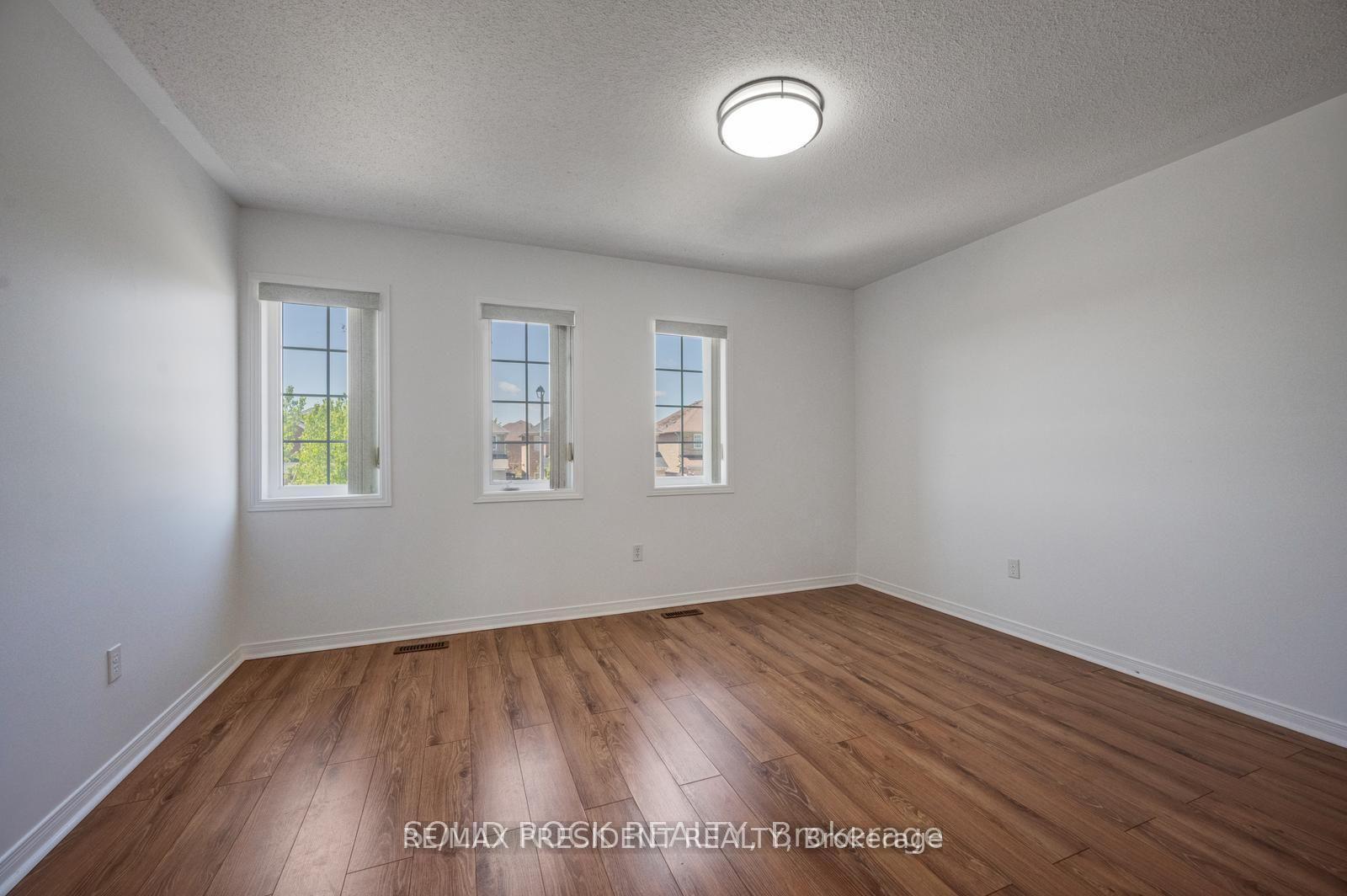 Photo 21 of 15 Roundstone Drive, Brampton, Credit Valley — HOMEH