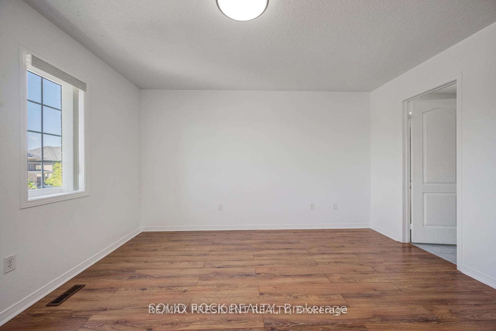 Photo 25 of 15 Roundstone Drive, Brampton, Credit Valley — HOMEH