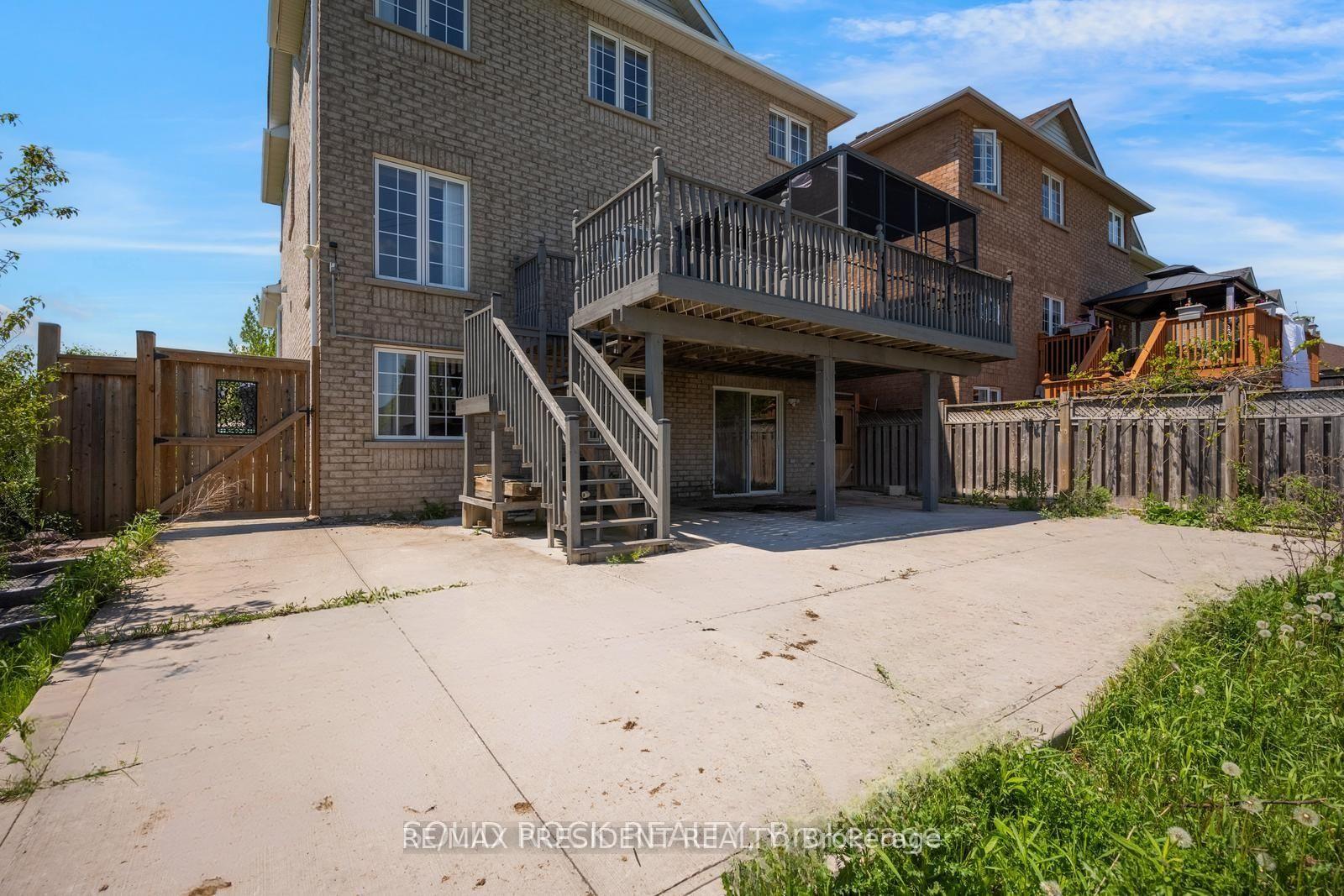 Photo 30 of 15 Roundstone Drive, Brampton, Credit Valley — HOMEH