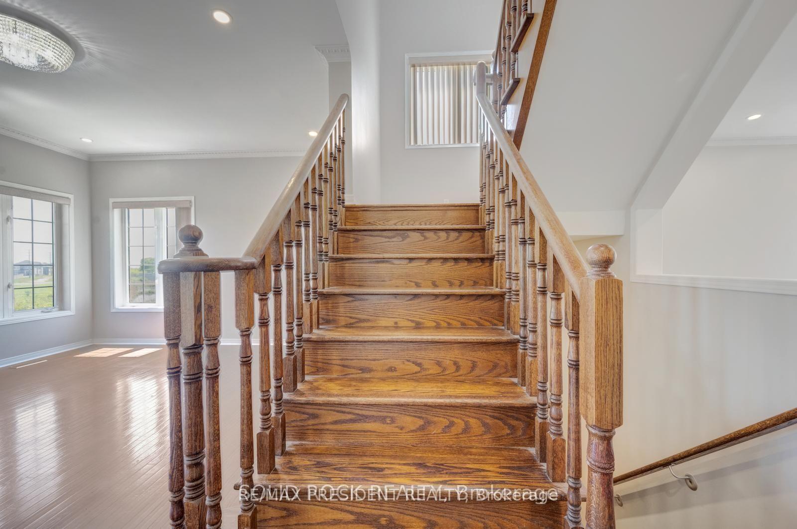 Photo 28 of 15 Roundstone Drive, Brampton, Credit Valley — HOMEH