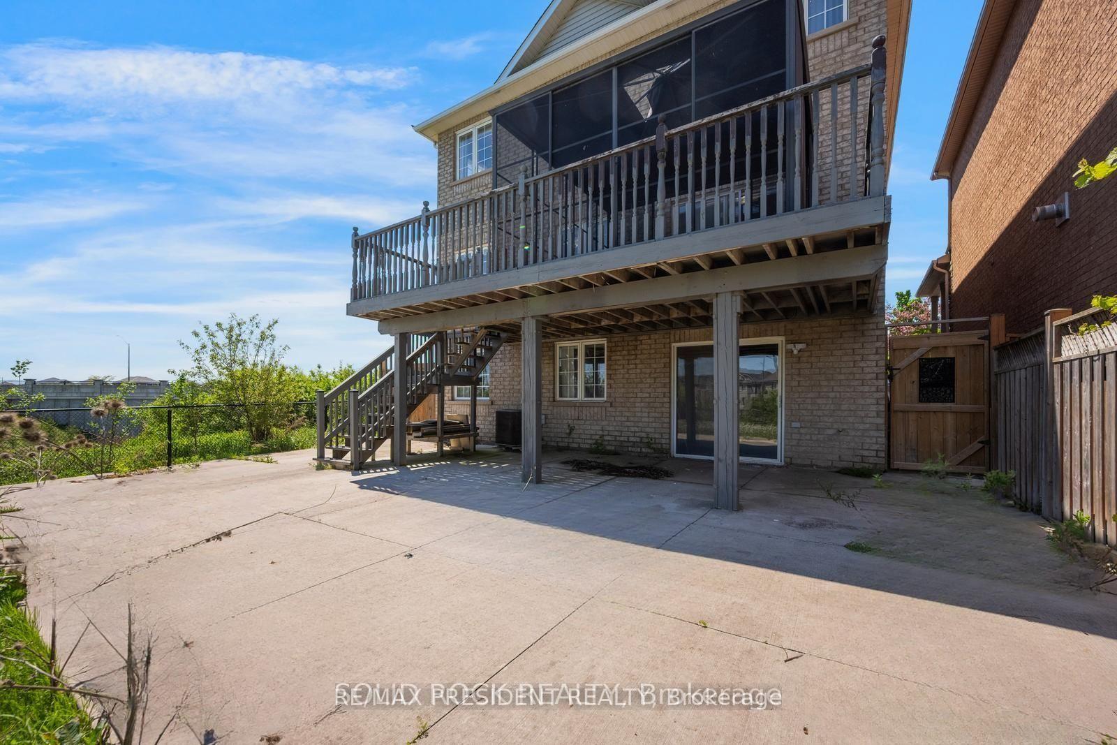 Photo 31 of 15 Roundstone Drive, Brampton, Credit Valley — HOMEH