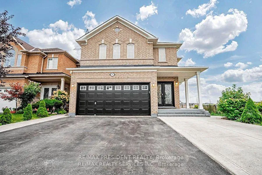 Photo 2 of 15 Roundstone Drive, Brampton, Credit Valley — HOMEH