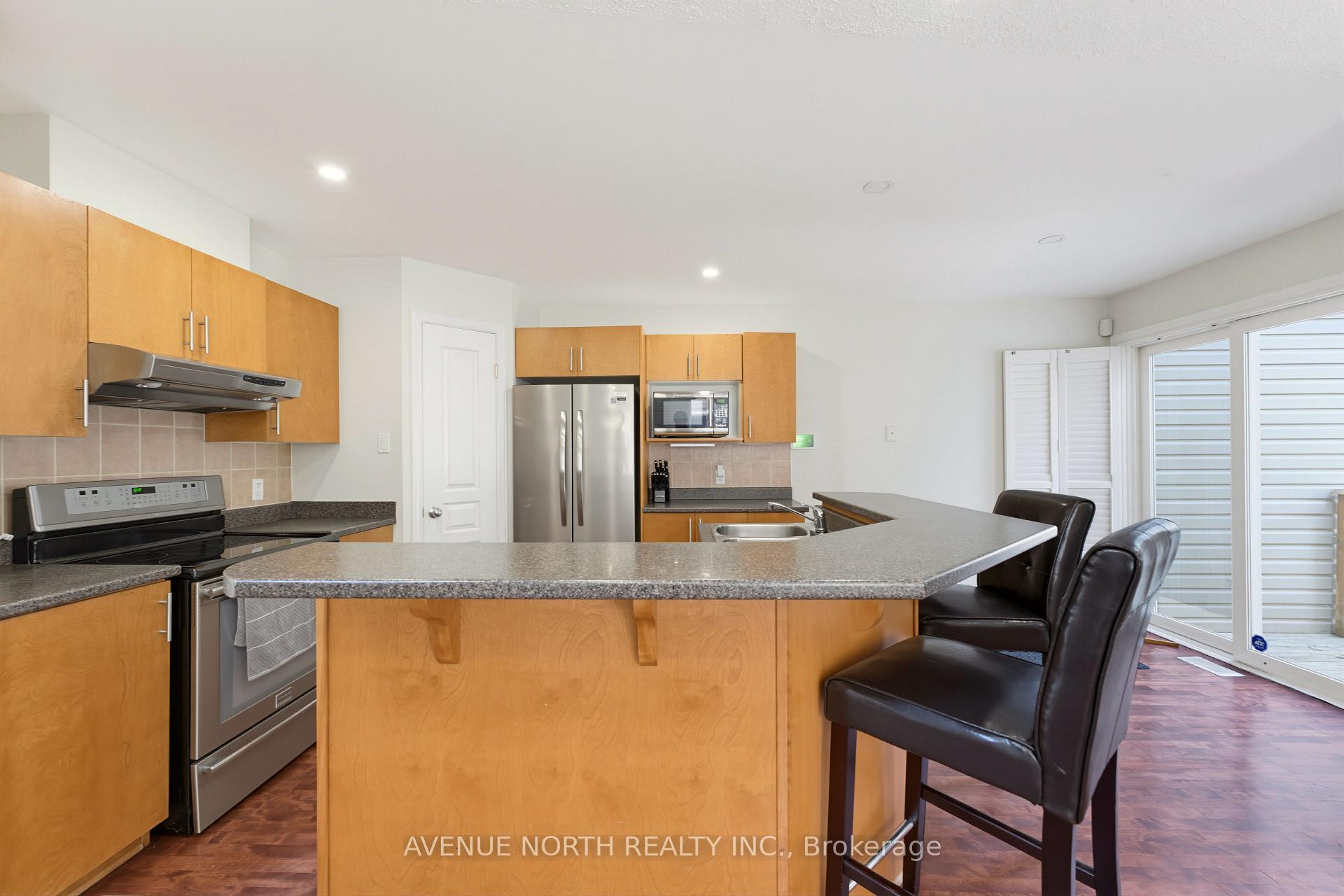 Photo 9 of 45 Saddlesmith Circle, Ottawa, Kanata - Emerald Meadows/Trailwest — HOMEH