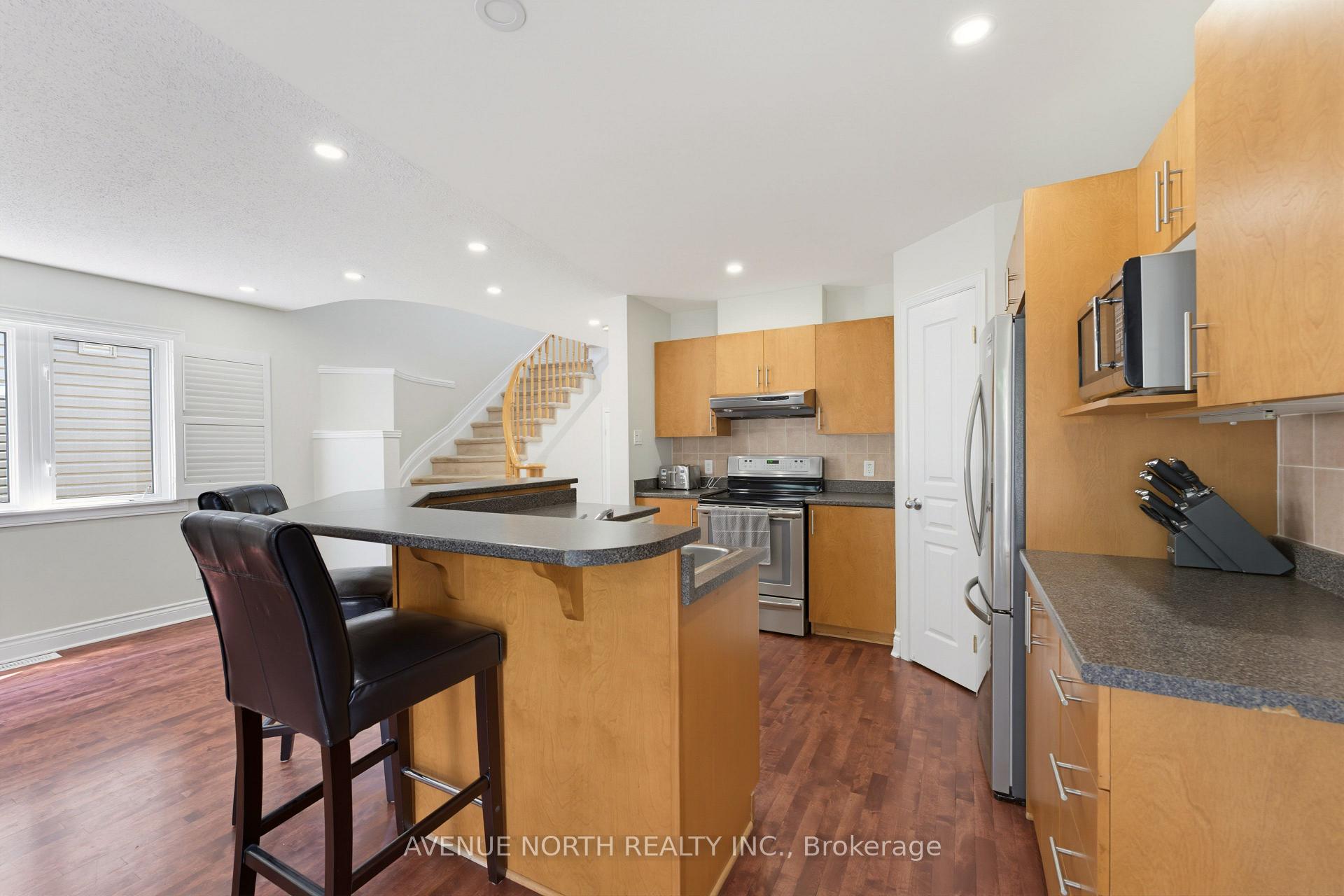 Photo 10 of 45 Saddlesmith Circle, Ottawa, Kanata - Emerald Meadows/Trailwest — HOMEH