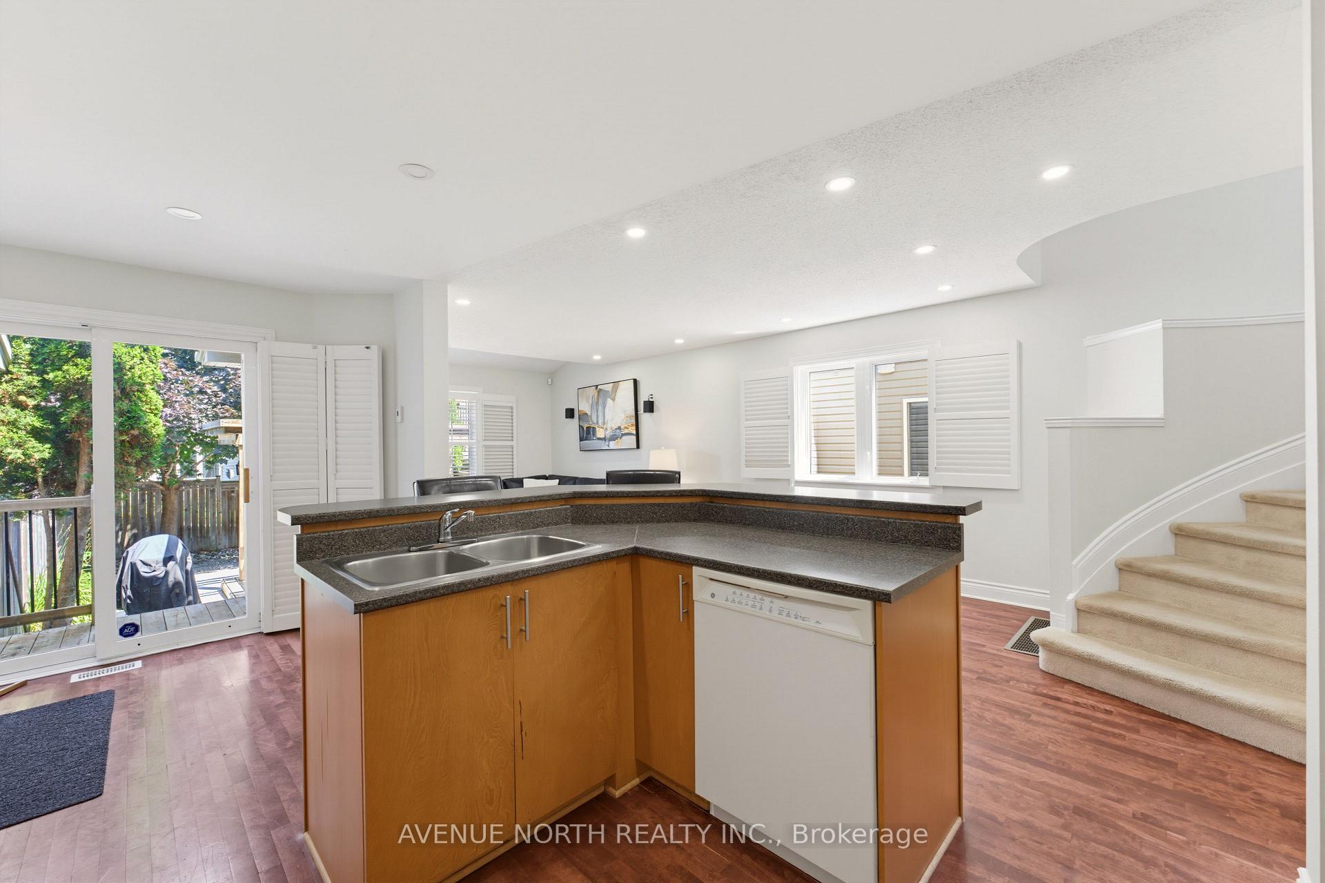 Photo 11 of 45 Saddlesmith Circle, Ottawa, Kanata - Emerald Meadows/Trailwest — HOMEH