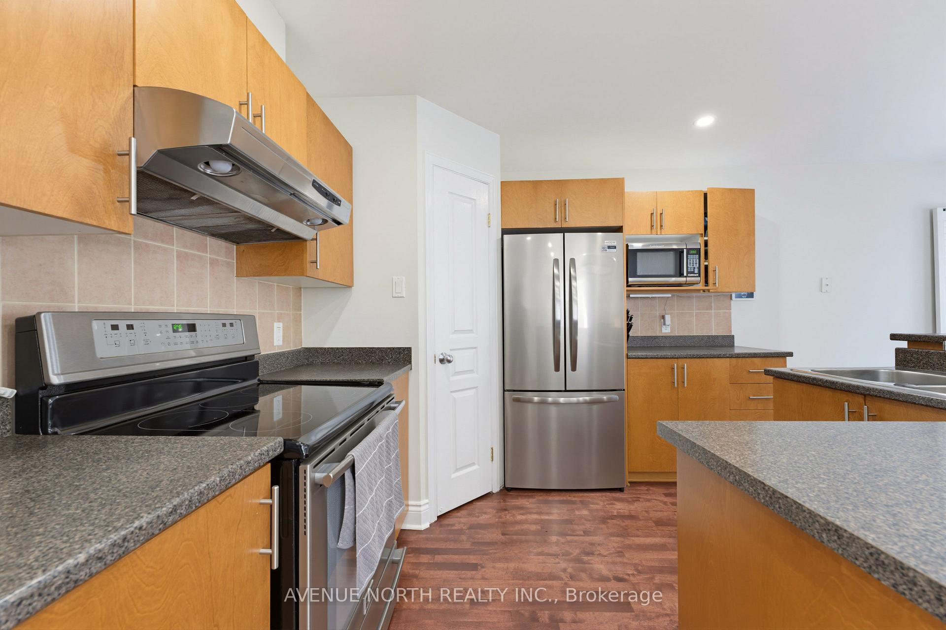 Photo 12 of 45 Saddlesmith Circle, Ottawa, Kanata - Emerald Meadows/Trailwest — HOMEH