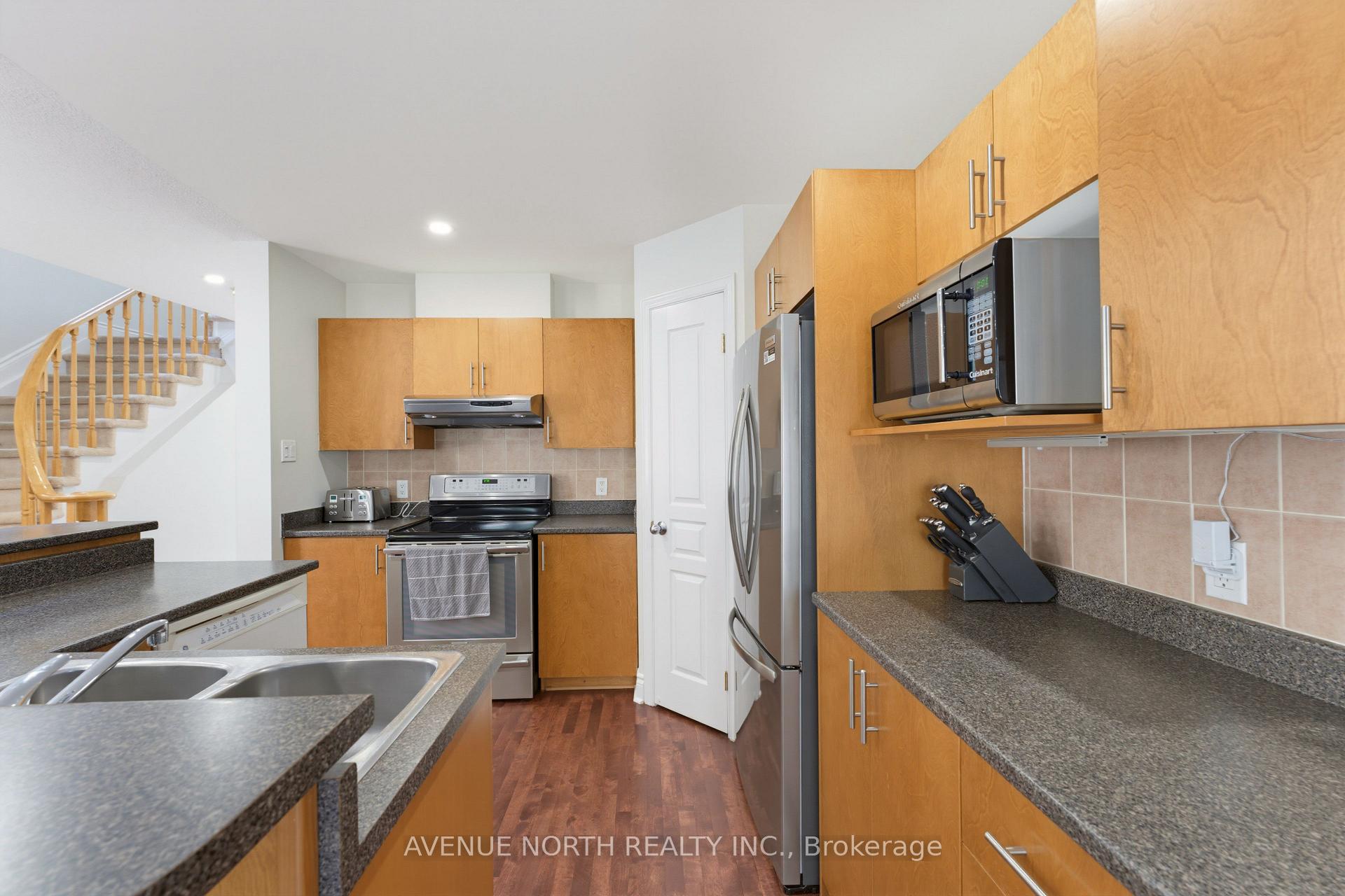Photo 14 of 45 Saddlesmith Circle, Ottawa, Kanata - Emerald Meadows/Trailwest — HOMEH