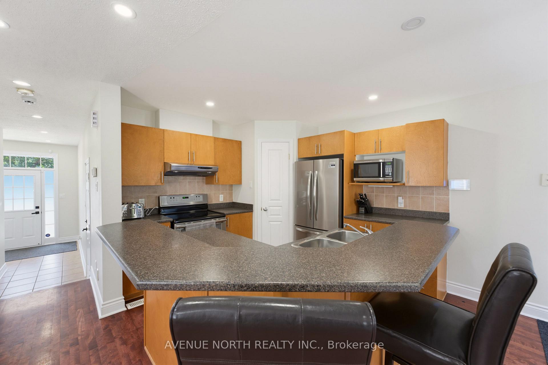 Photo 15 of 45 Saddlesmith Circle, Ottawa, Kanata - Emerald Meadows/Trailwest — HOMEH