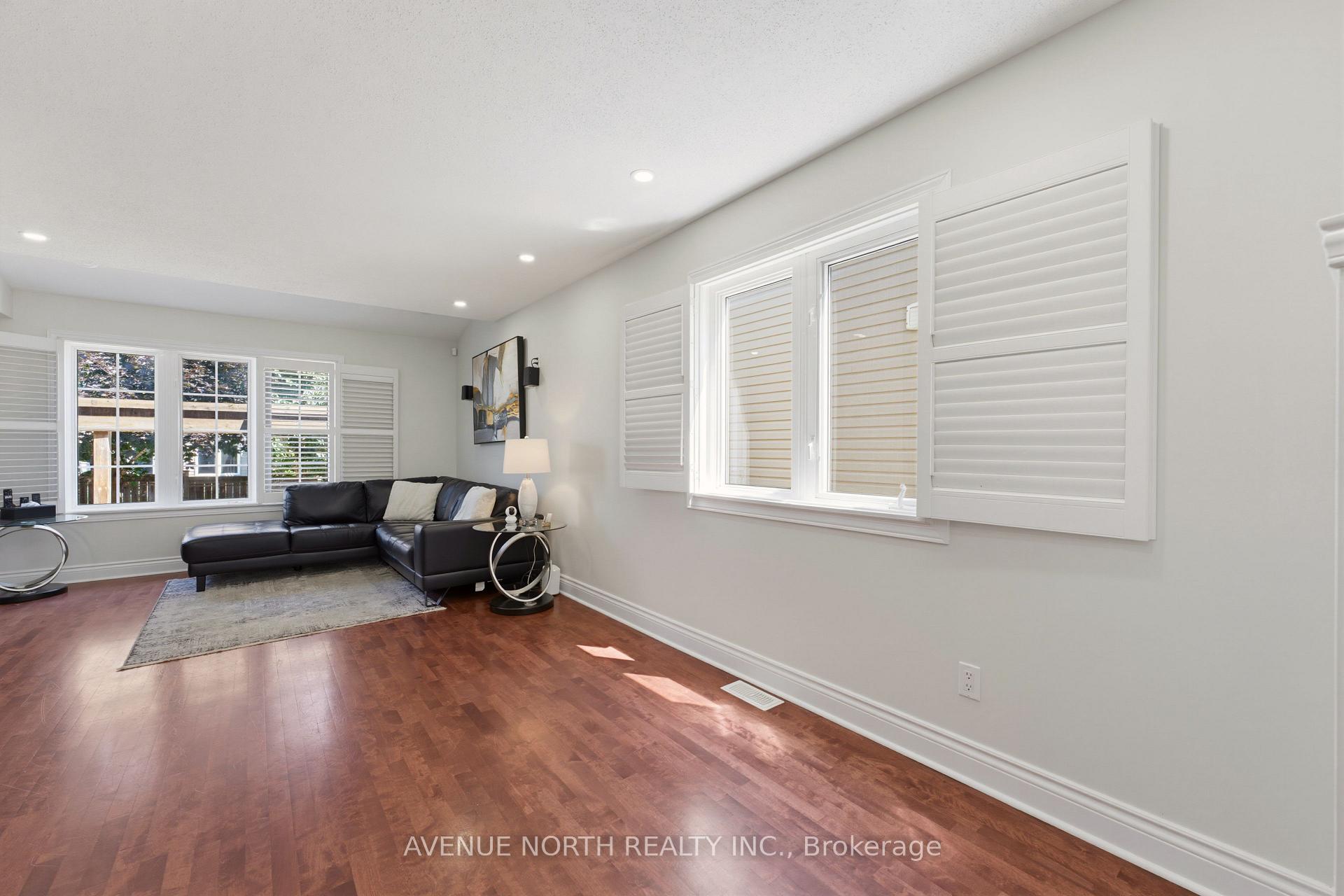 Photo 19 of 45 Saddlesmith Circle, Ottawa, Kanata - Emerald Meadows/Trailwest — HOMEH