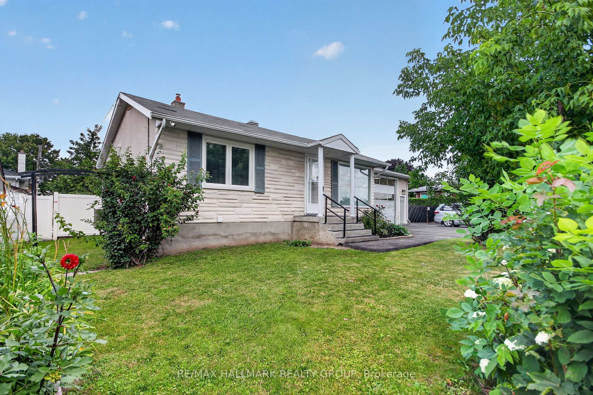 Photo 1 of 1125 Kenaston Street, Ottawa, Cyrville Rd./Industrial Park — HOMEH